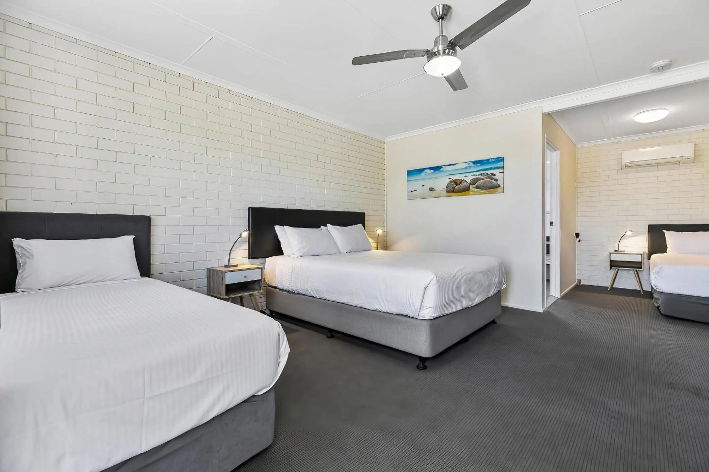 Bedroom, Bed in Comfort Inn on Main Hervey Bay
