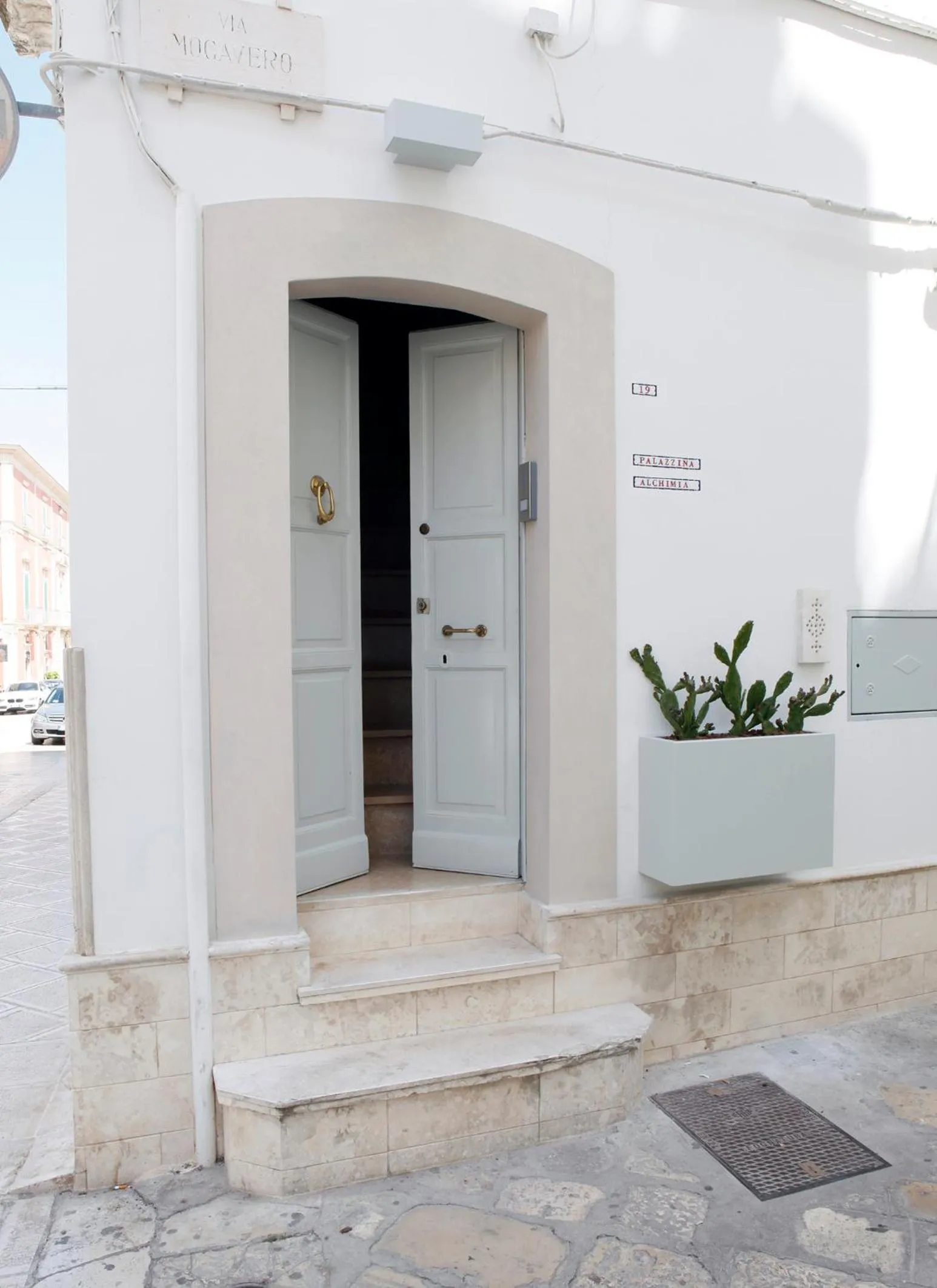 Facade/entrance in Palazzina Alchimia
