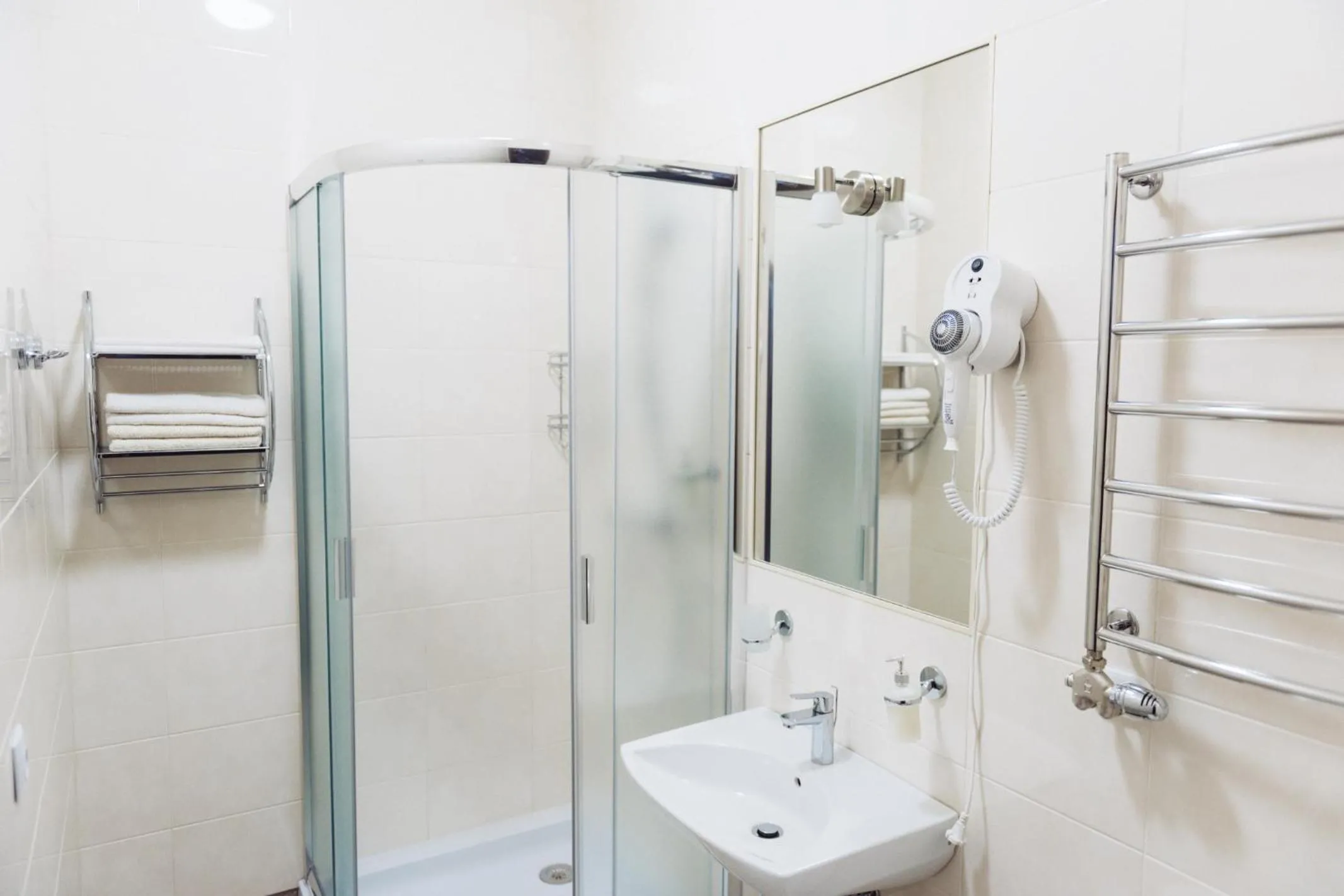 Bathroom in Biplan City