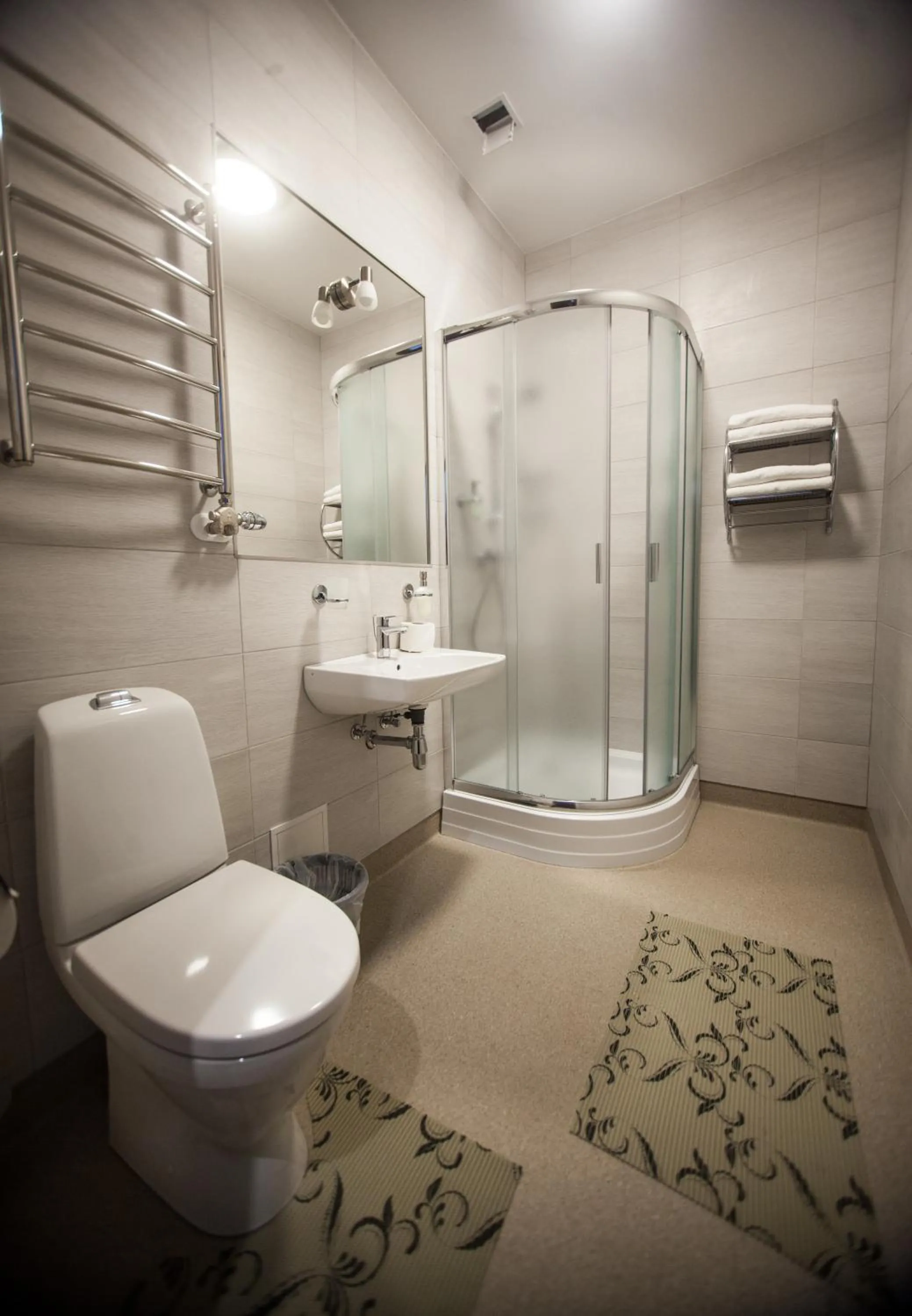 Shower in Biplan City