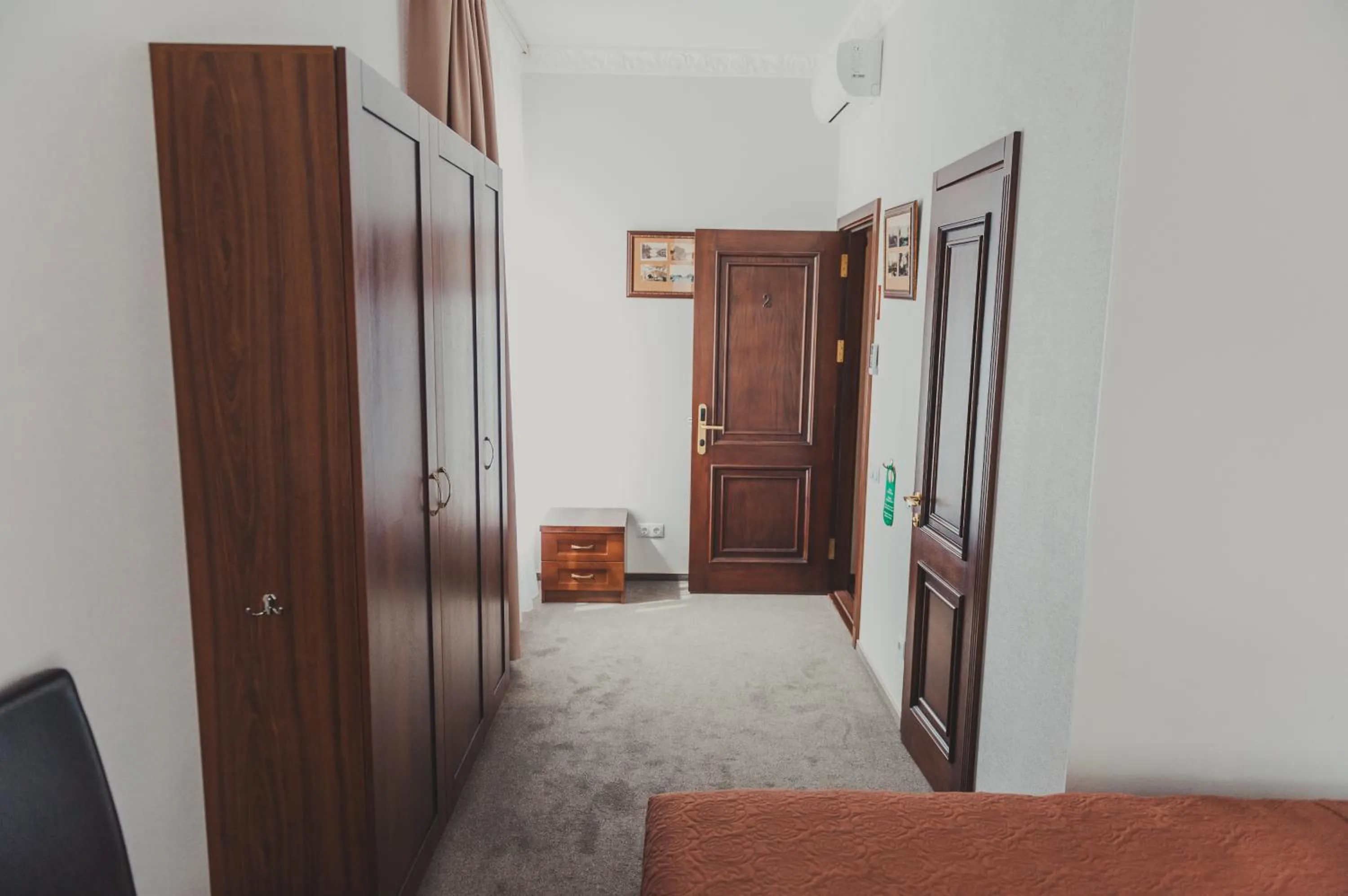 Photo of the whole room, Bed in Biplan City