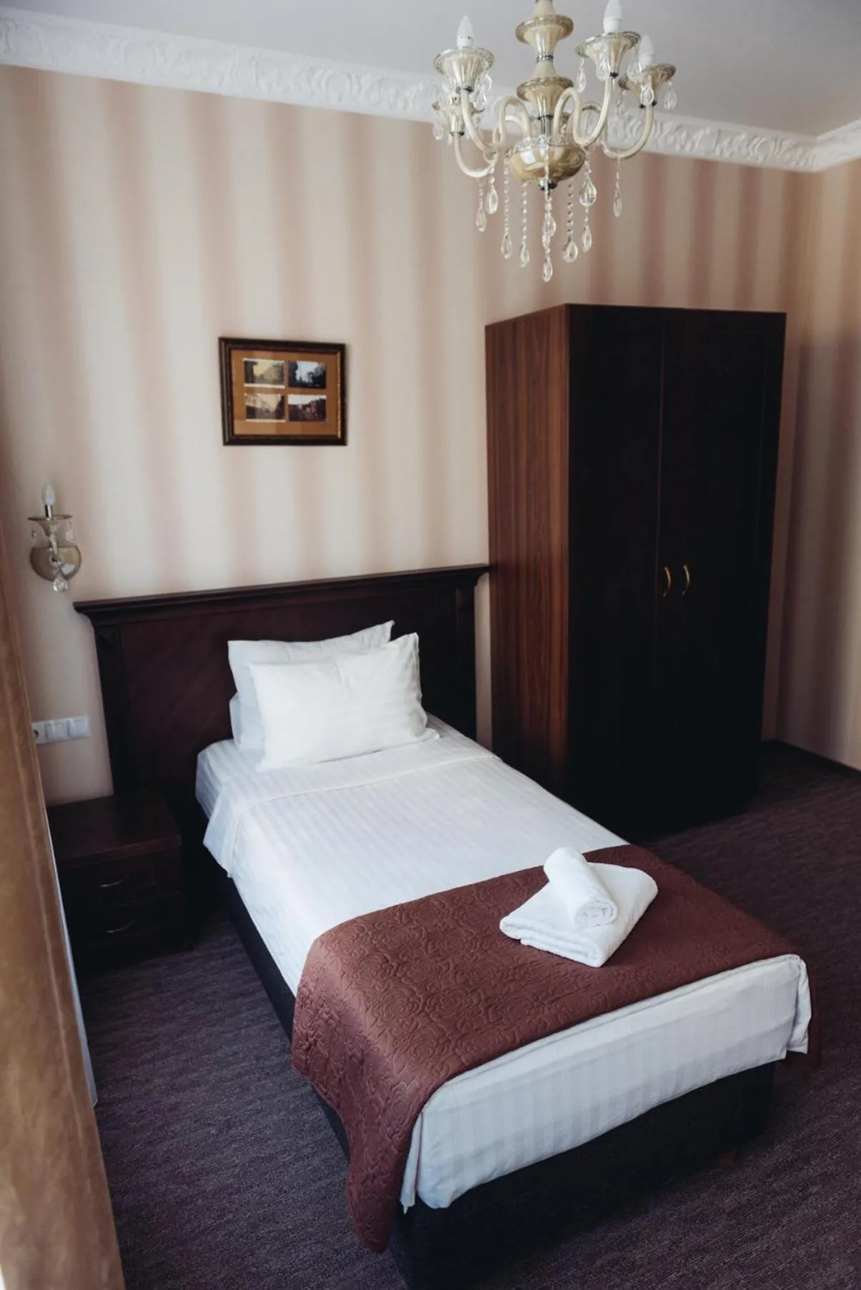 Bedroom, Bed in Biplan City