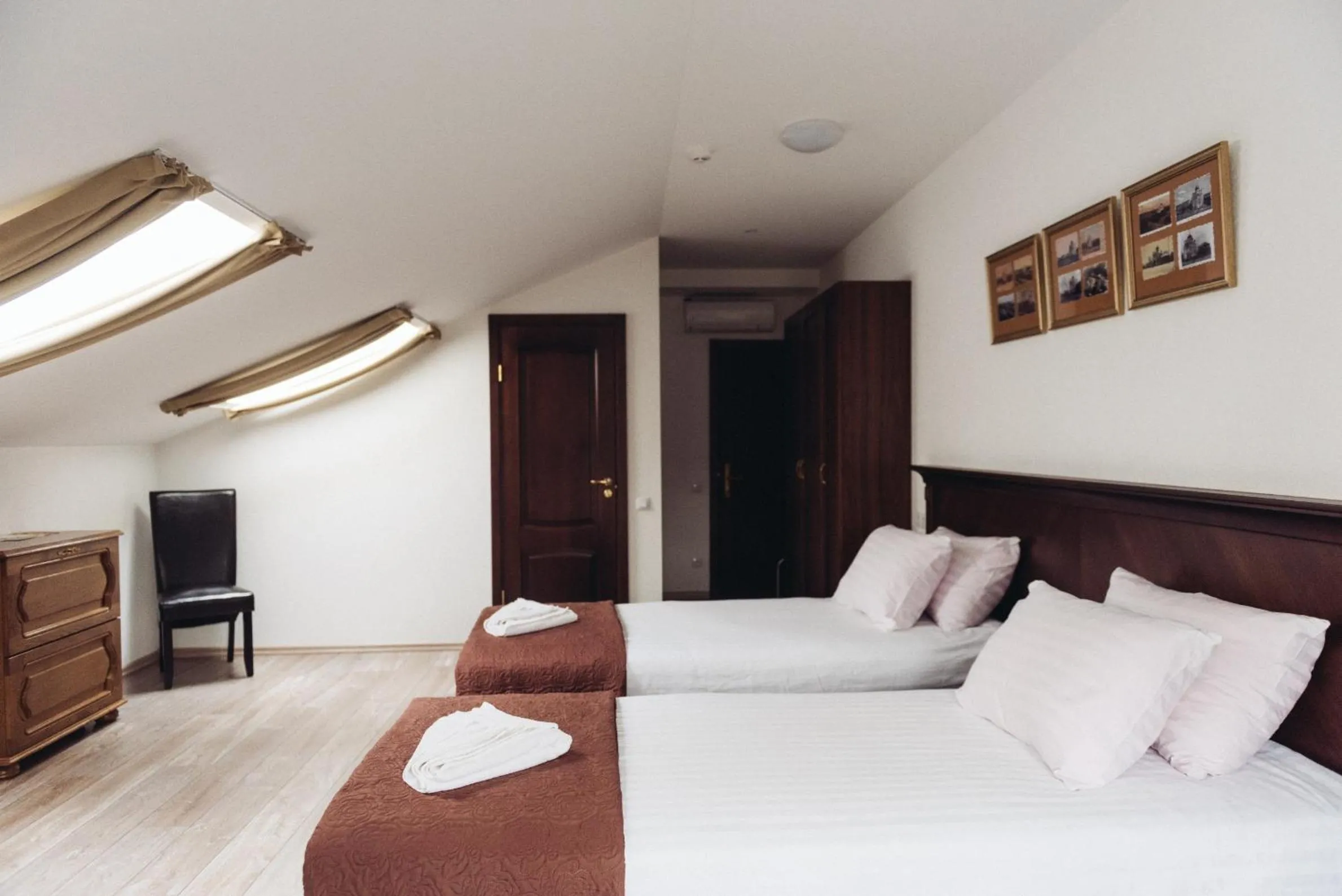 Bedroom, Bed in Biplan City