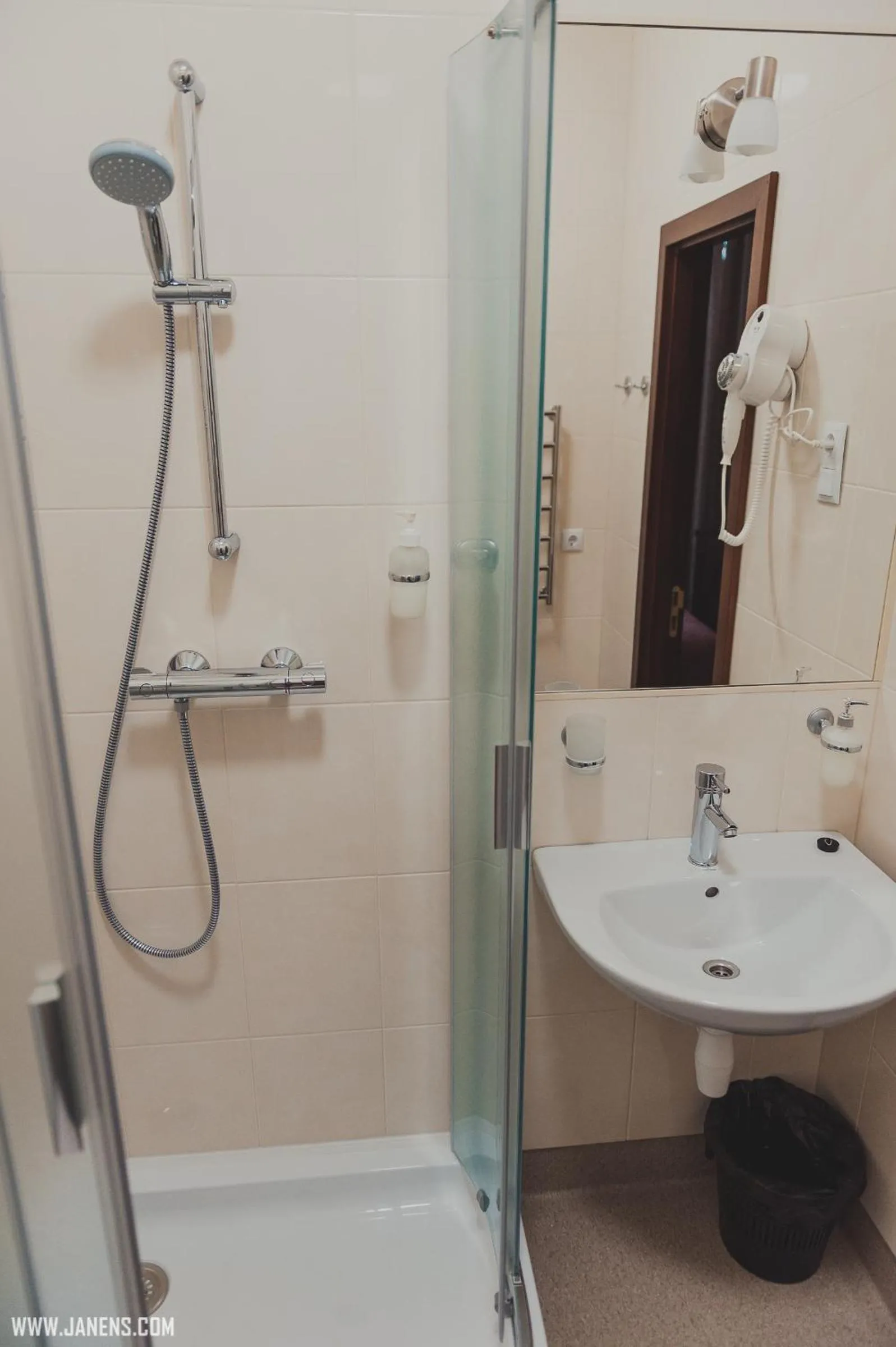 Shower in Biplan City