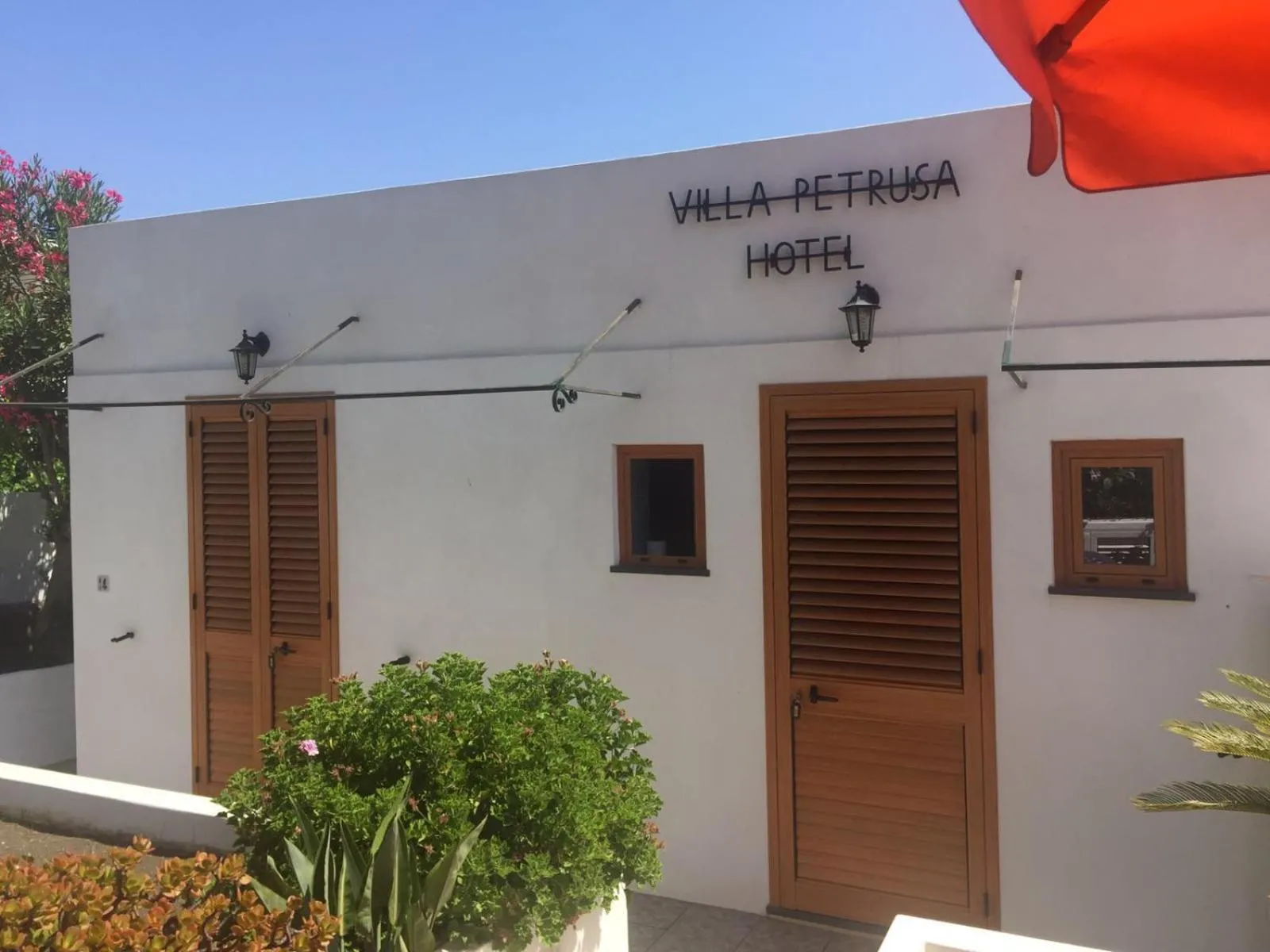 Facade/entrance in Villa Petrusa