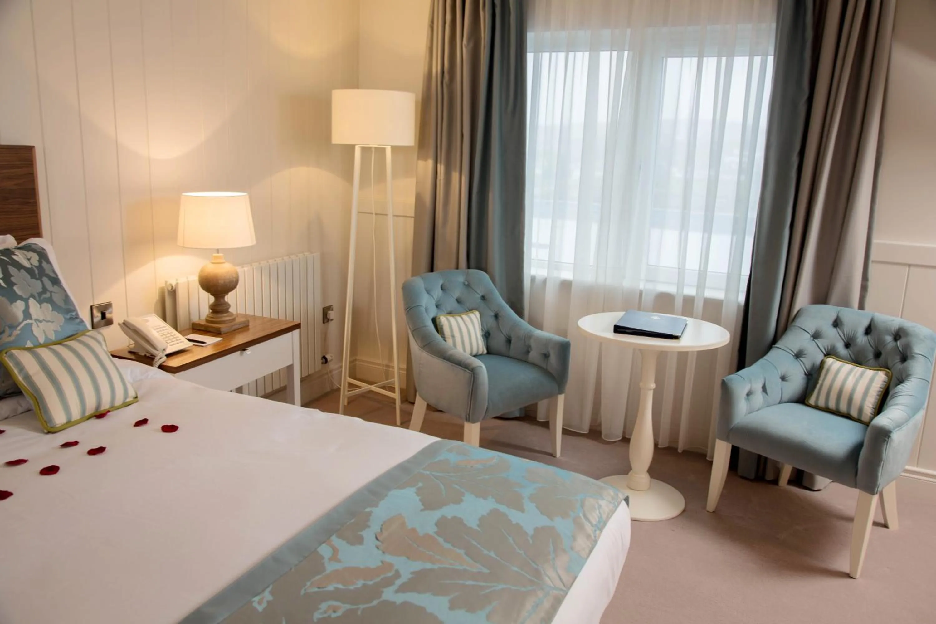 Seating area, Bed in Waterfront Hotel Dungloe