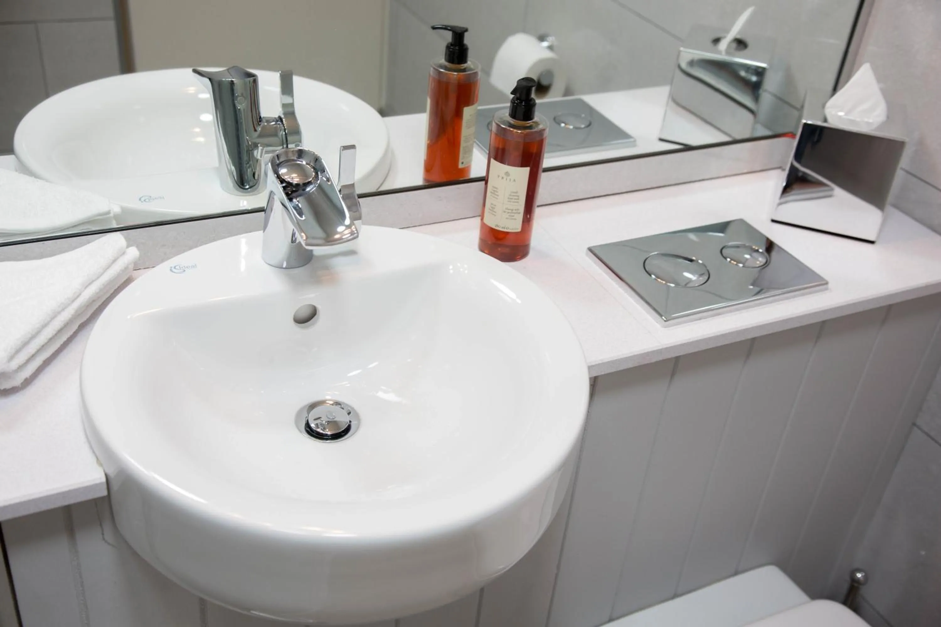 Bathroom in Waterfront Hotel Dungloe