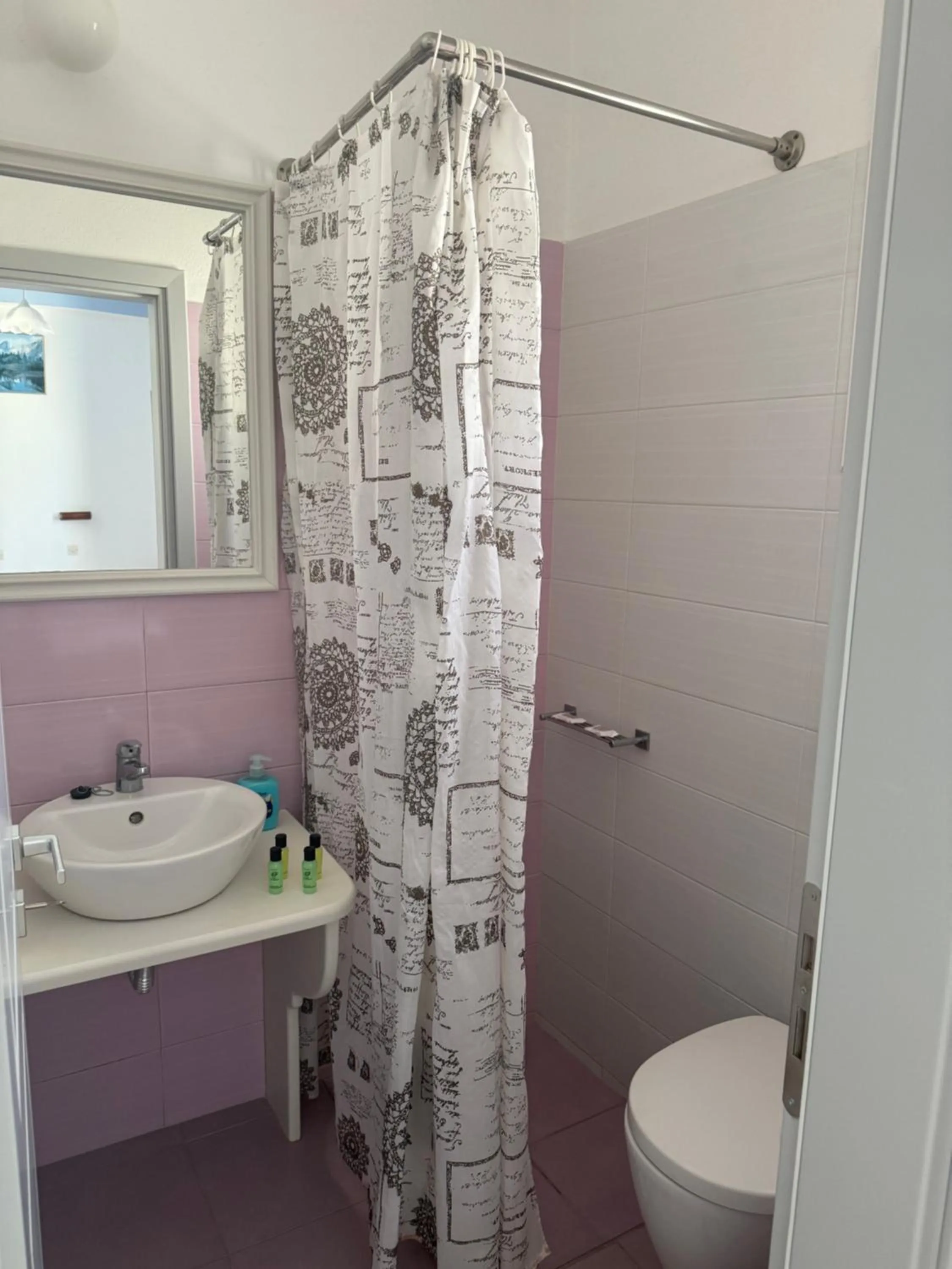 Shower in Hotel Hellas