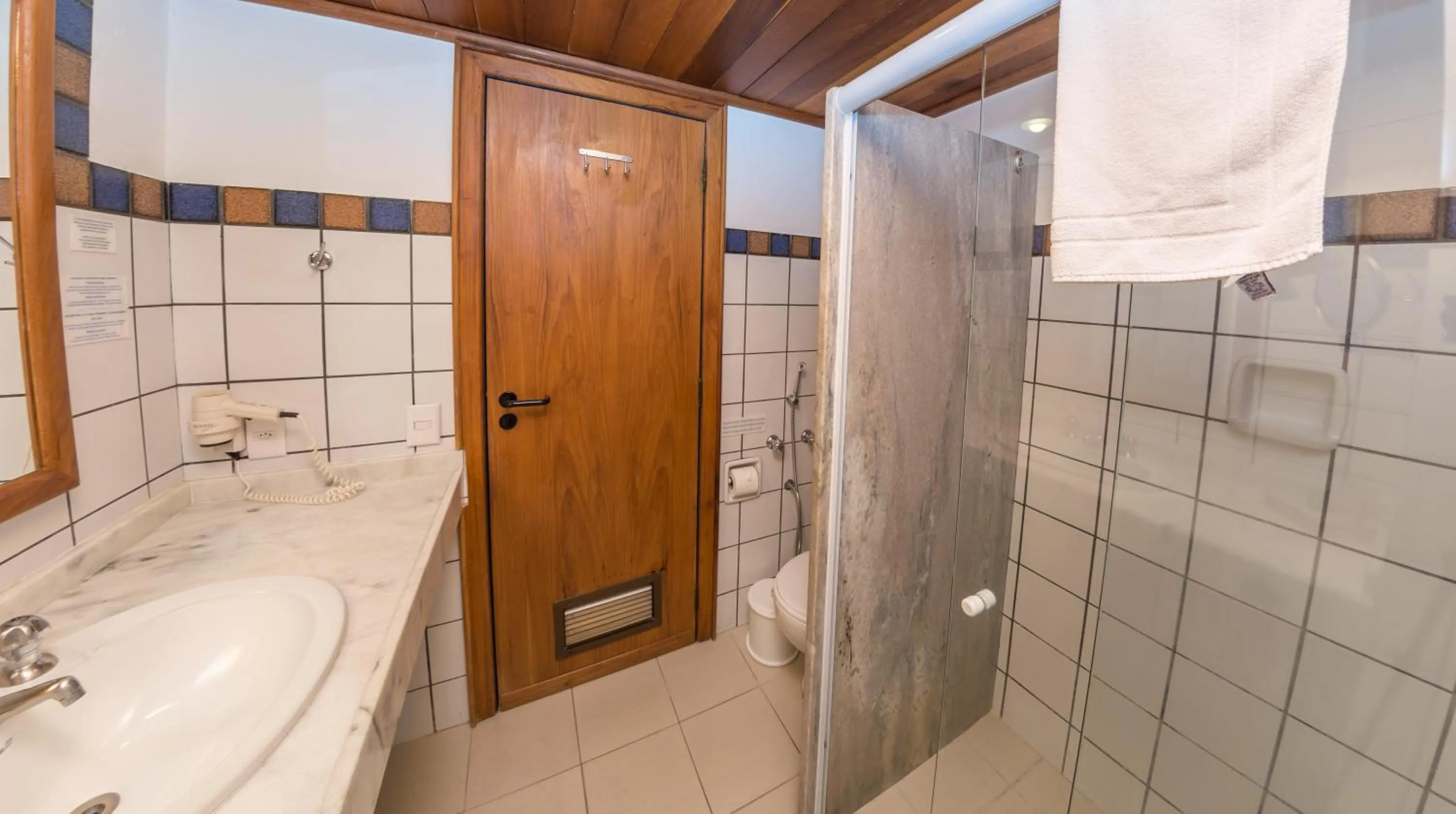 Bathroom in Costa Norte Ingleses Hotel