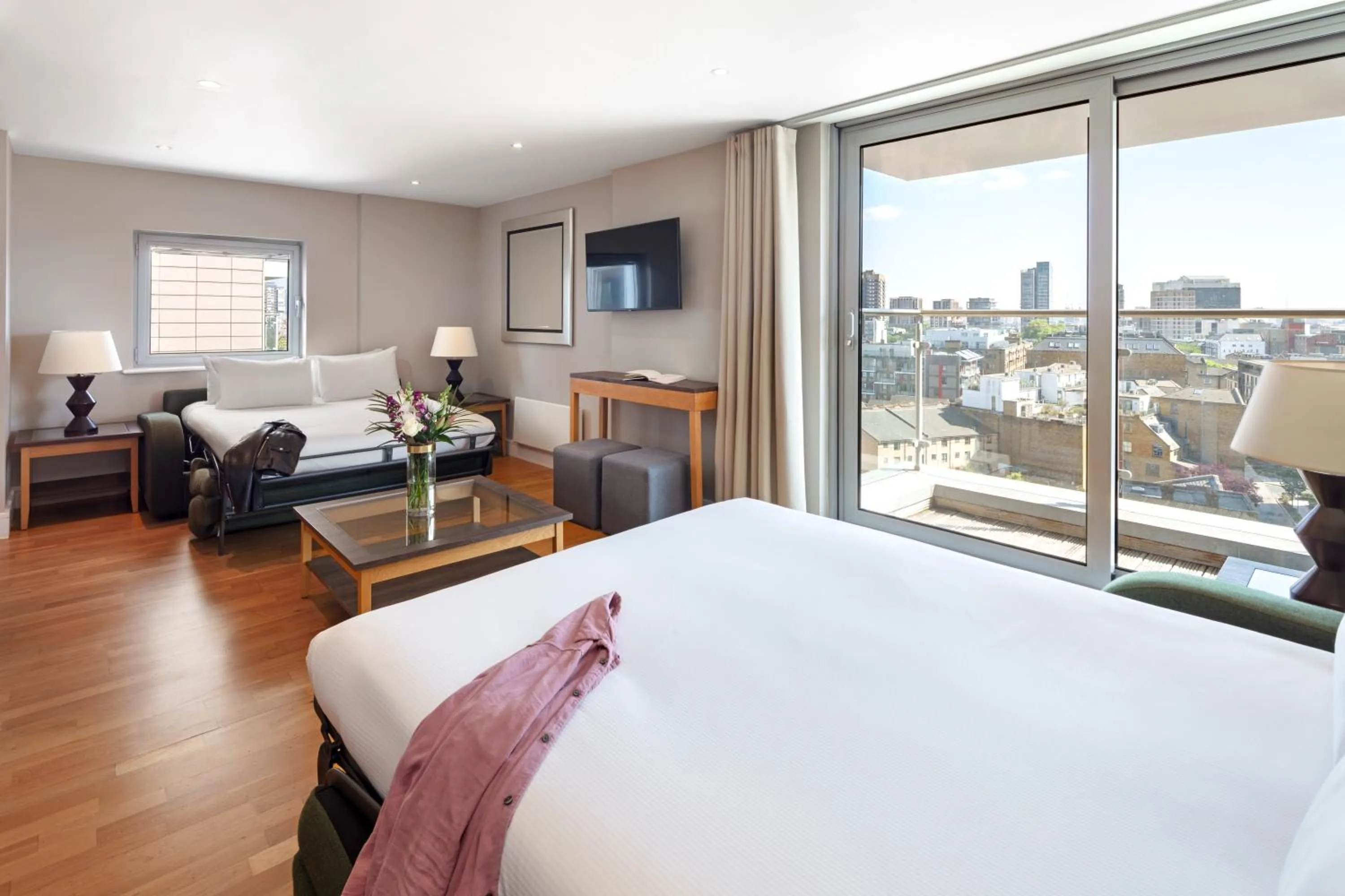 Bed in Marlin Aldgate Tower Bridge