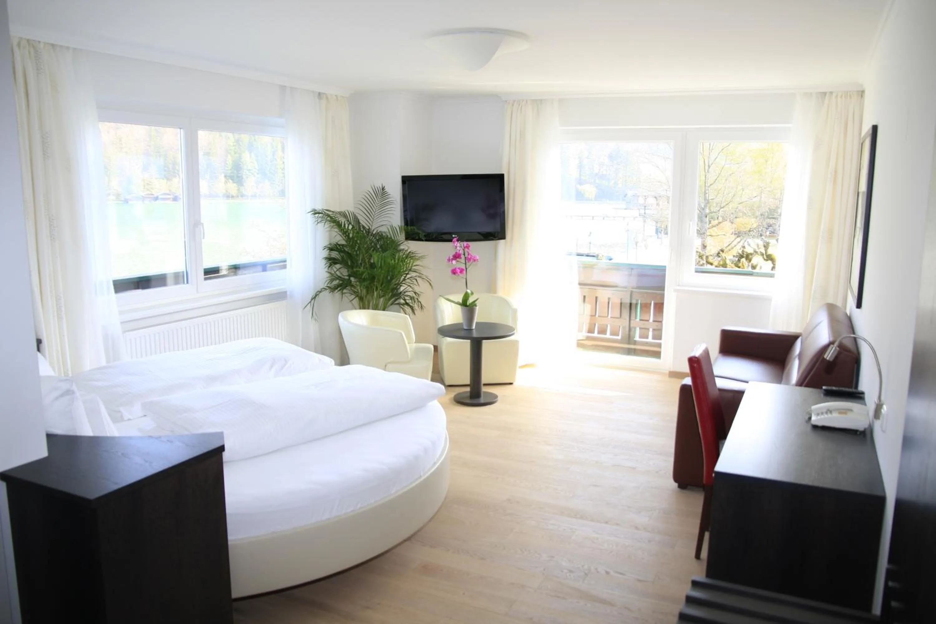 Photo of the whole room, Bed in Seehotel Lilly