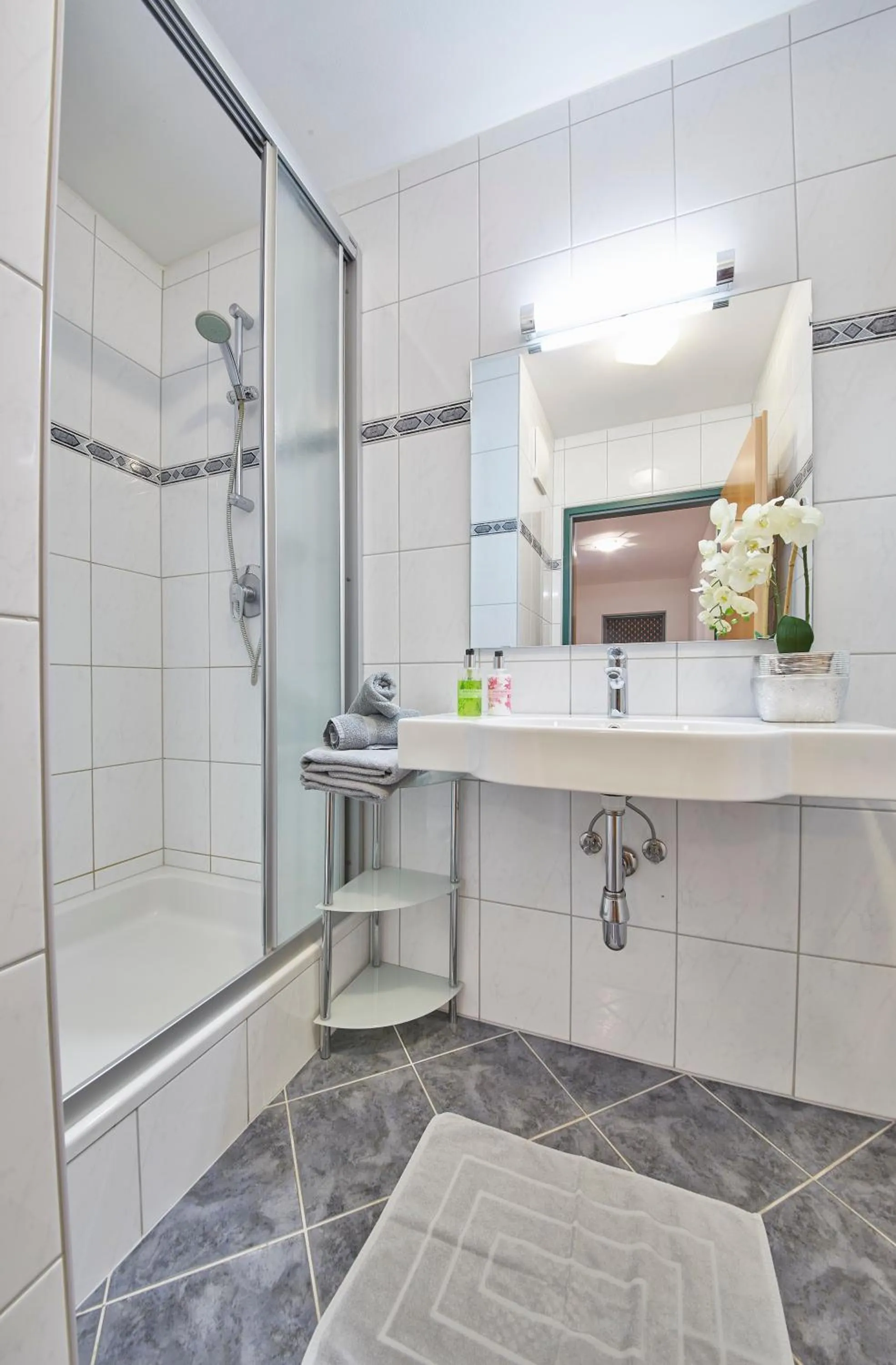 Shower in Am Zwölferkogel Appartements