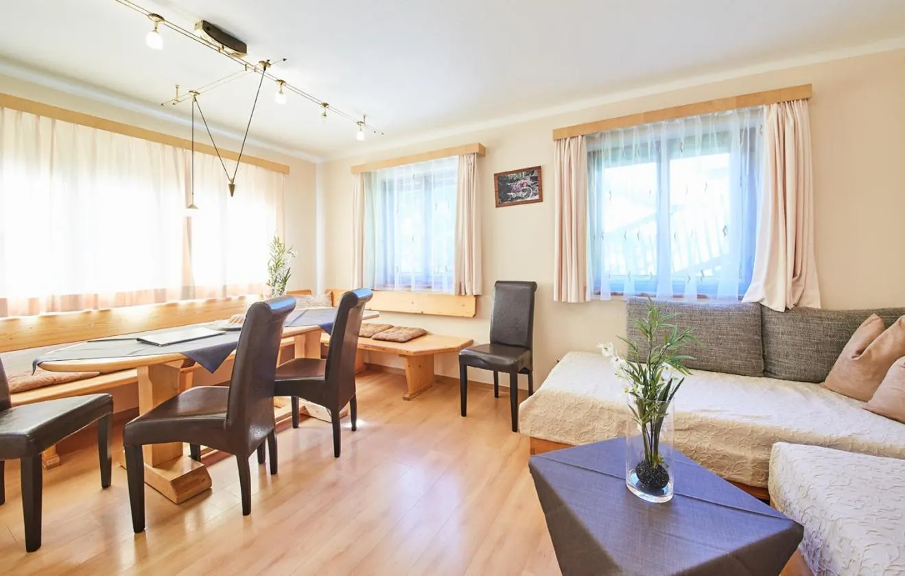 Dining area in Am Zwölferkogel Appartements