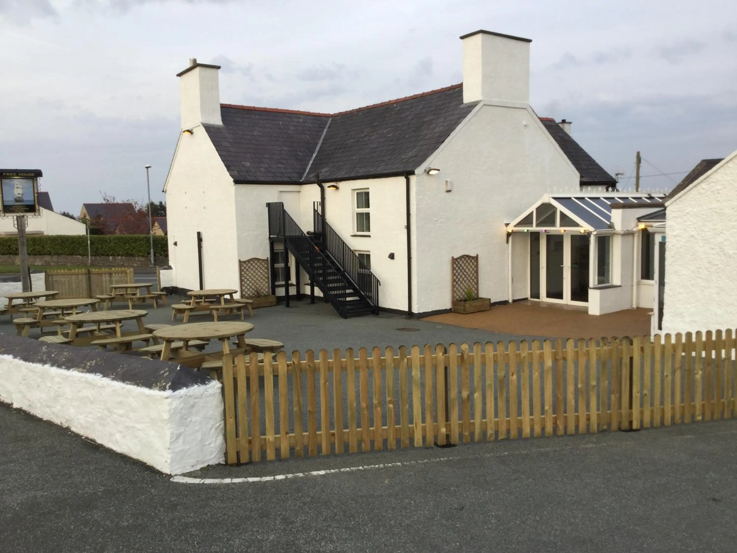 Property building in California Inn