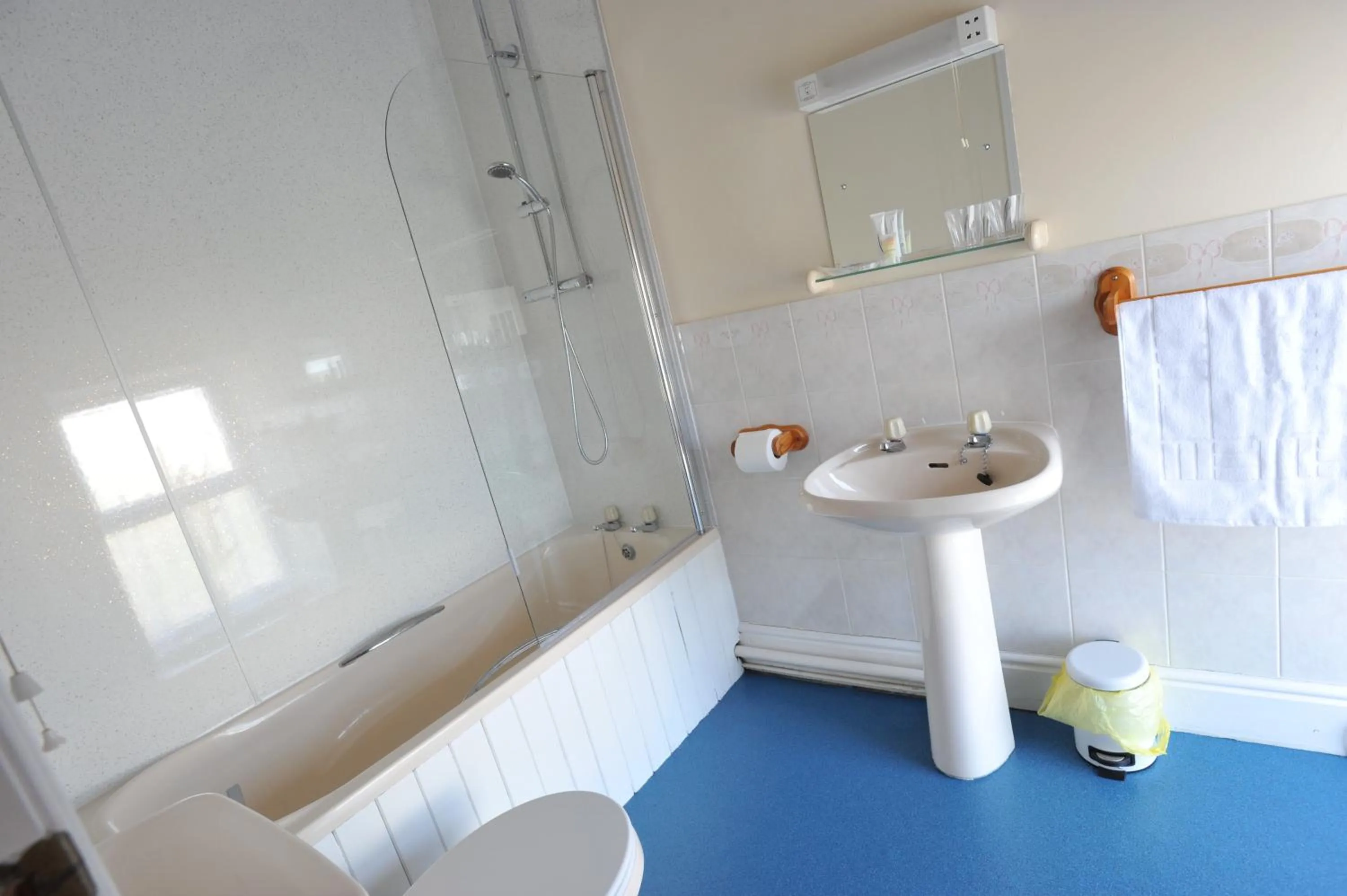 Bathroom in California Inn