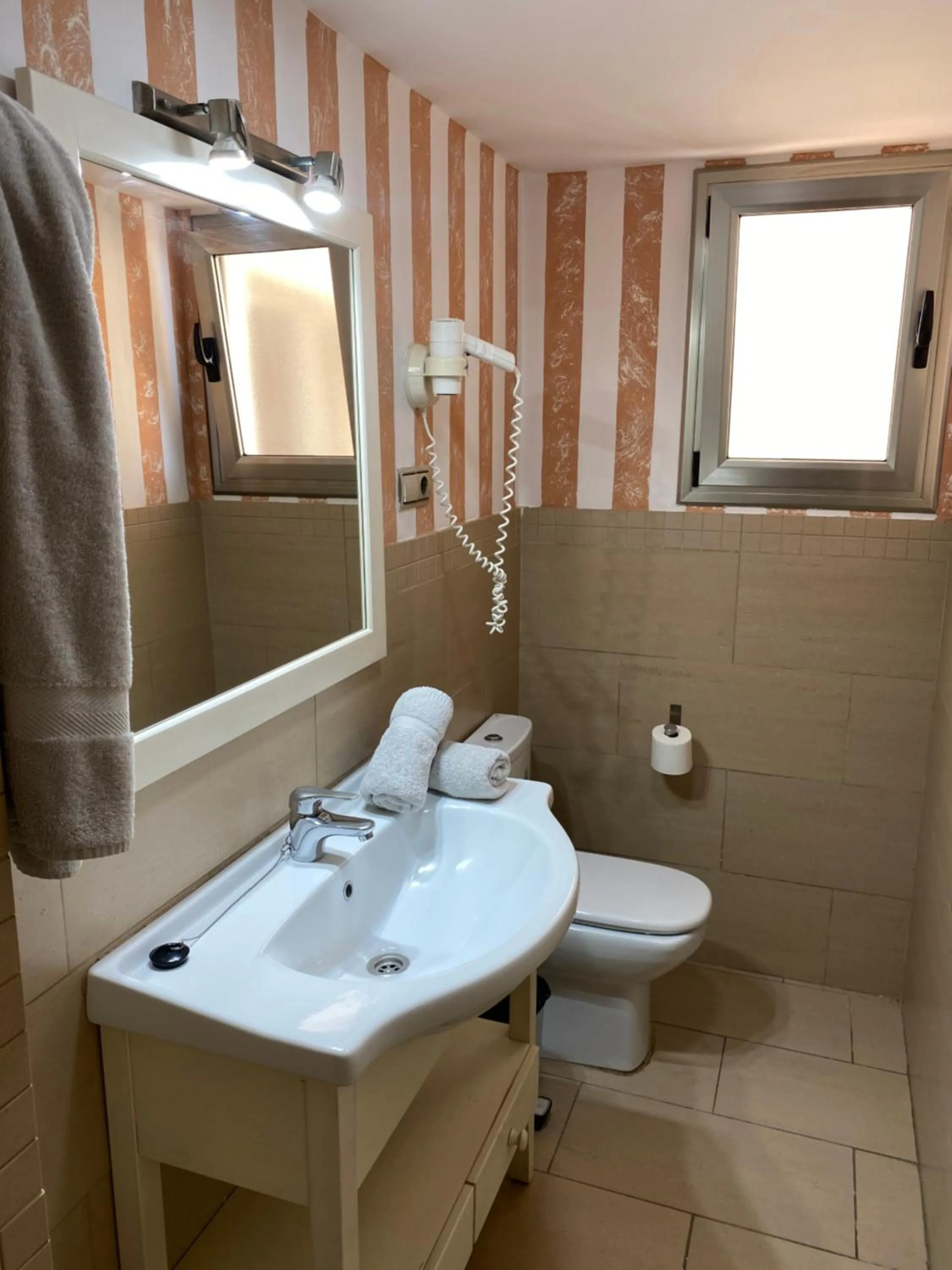 Bathroom in Apartamentos Maspalomas Oasis