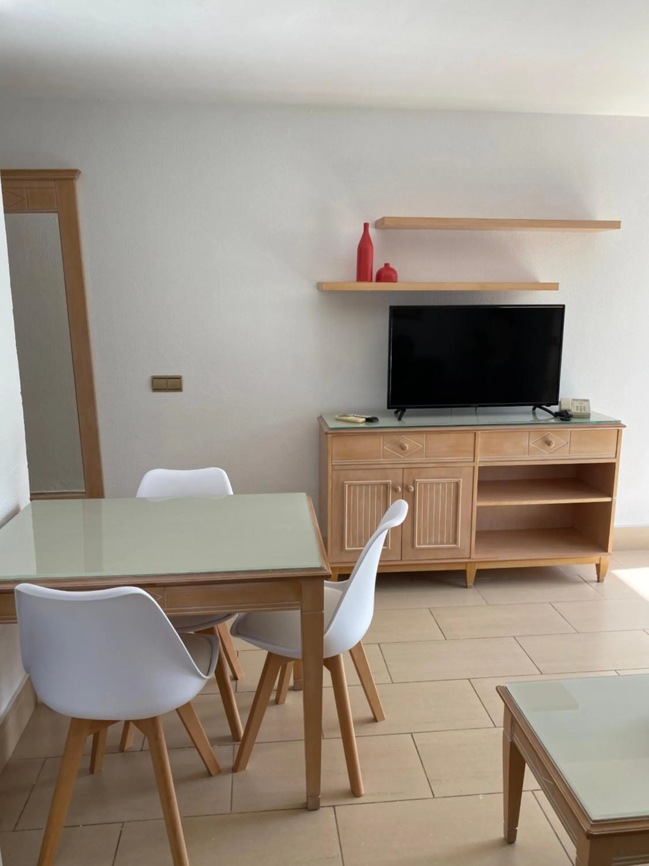 TV/Entertainment Center in Apartamentos Maspalomas Oasis
