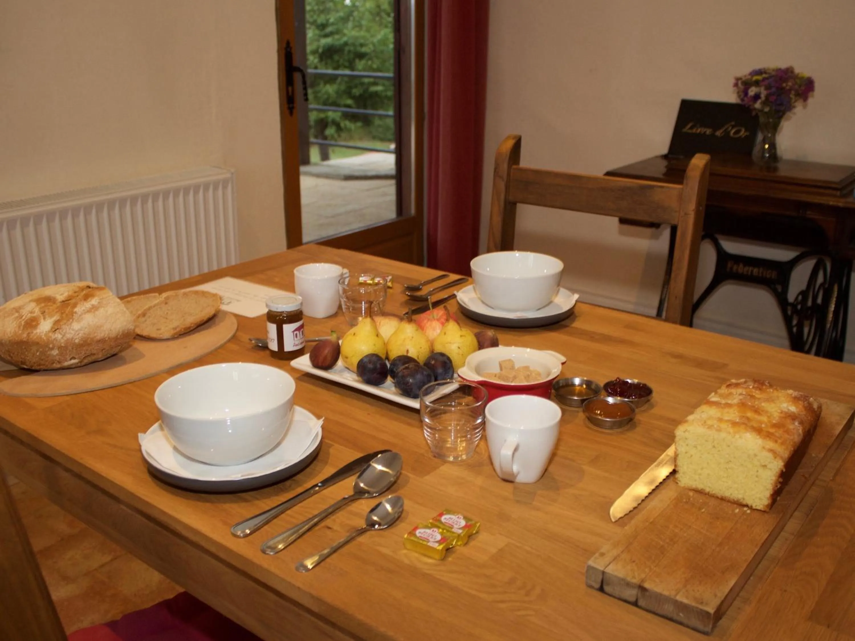 Dining area in Ancienne Ecole