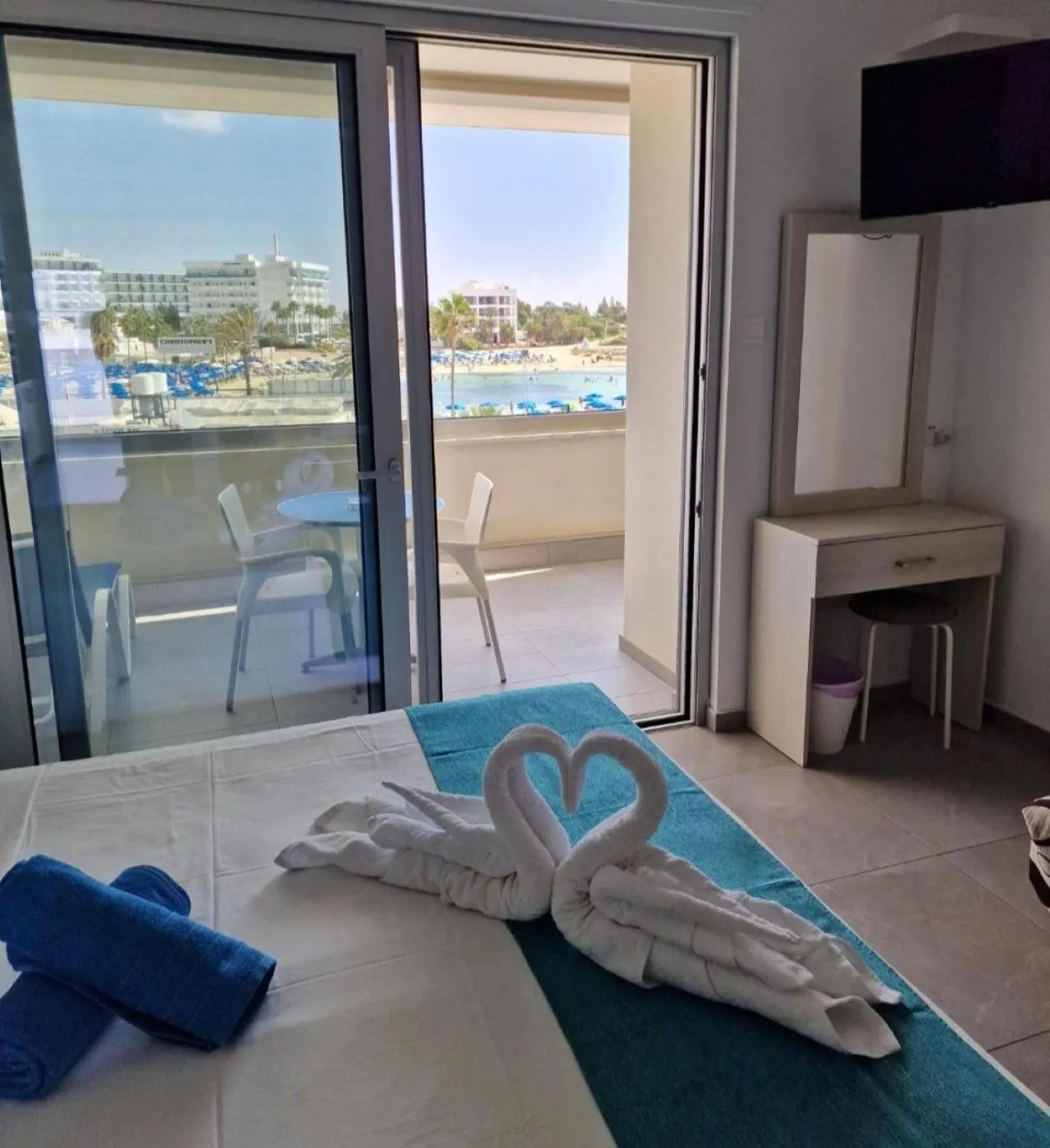 Christopher's Sandy Beach Suites