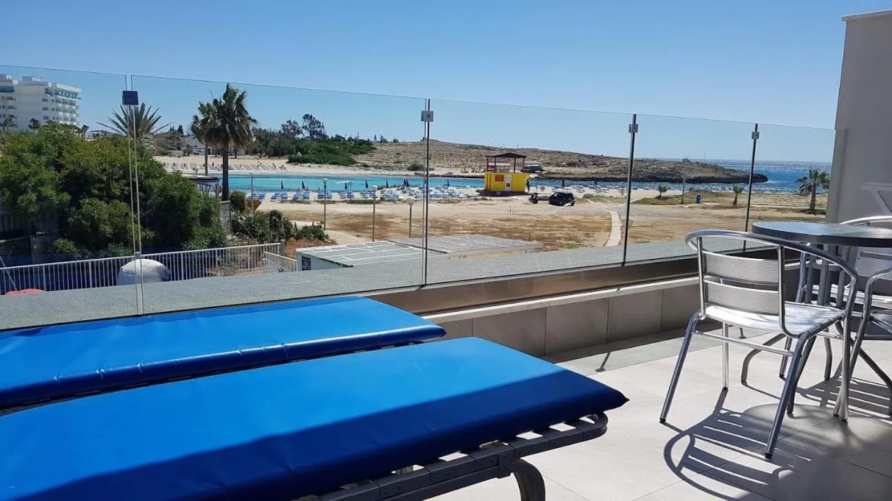 Christopher's Sandy Beach Suites