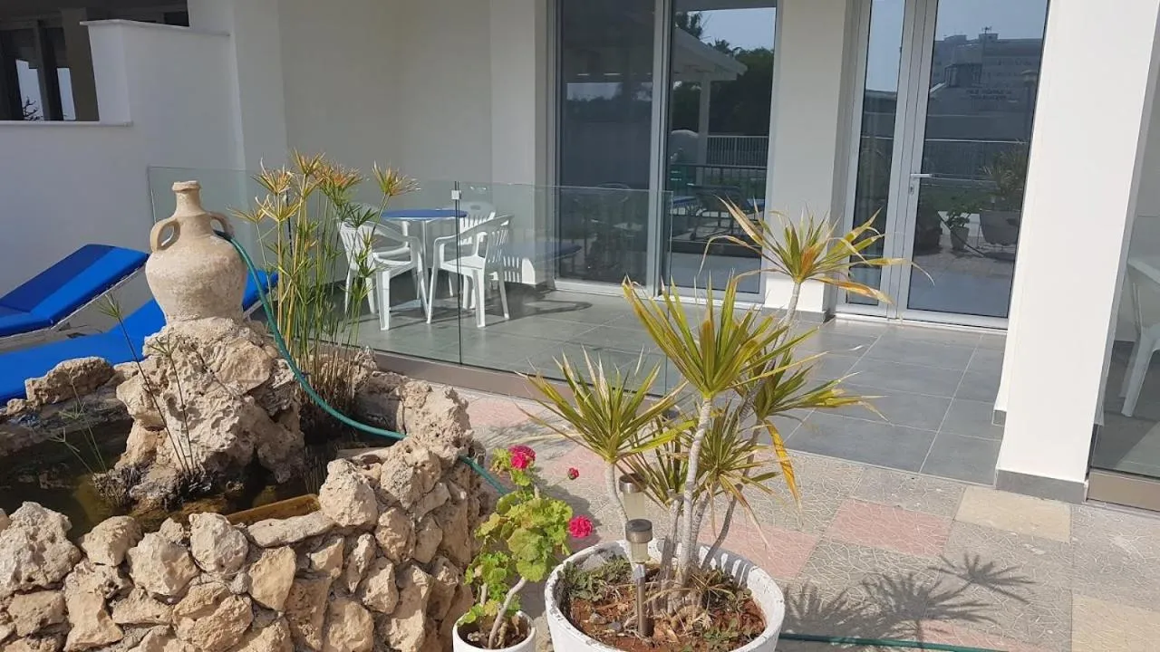 Christopher's Sandy Beach Suites