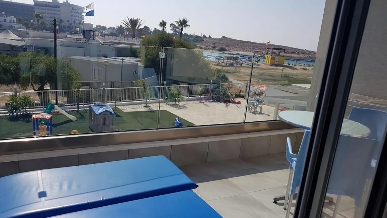 Christopher's Sandy Beach Suites