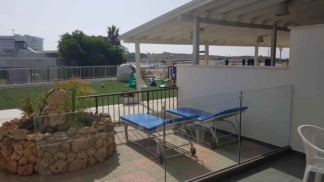 Christopher's Sandy Beach Suites