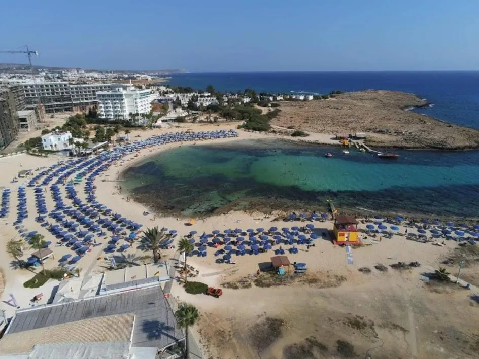 Christopher's Sandy Beach Suites