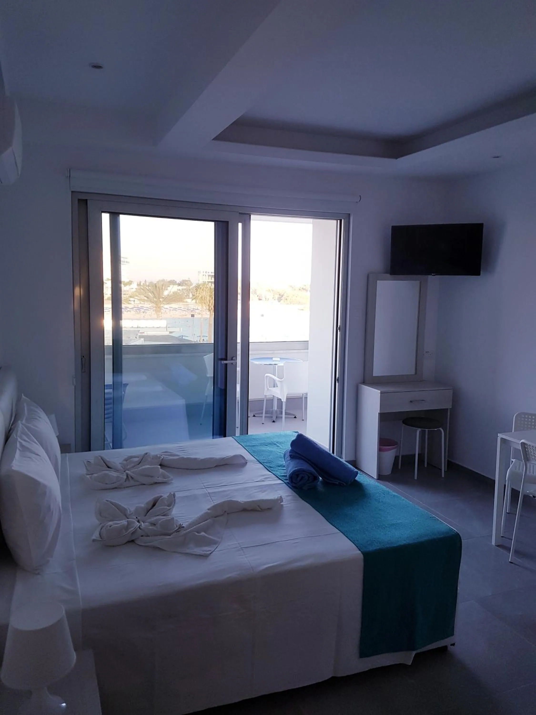 Christopher's Sandy Beach Suites