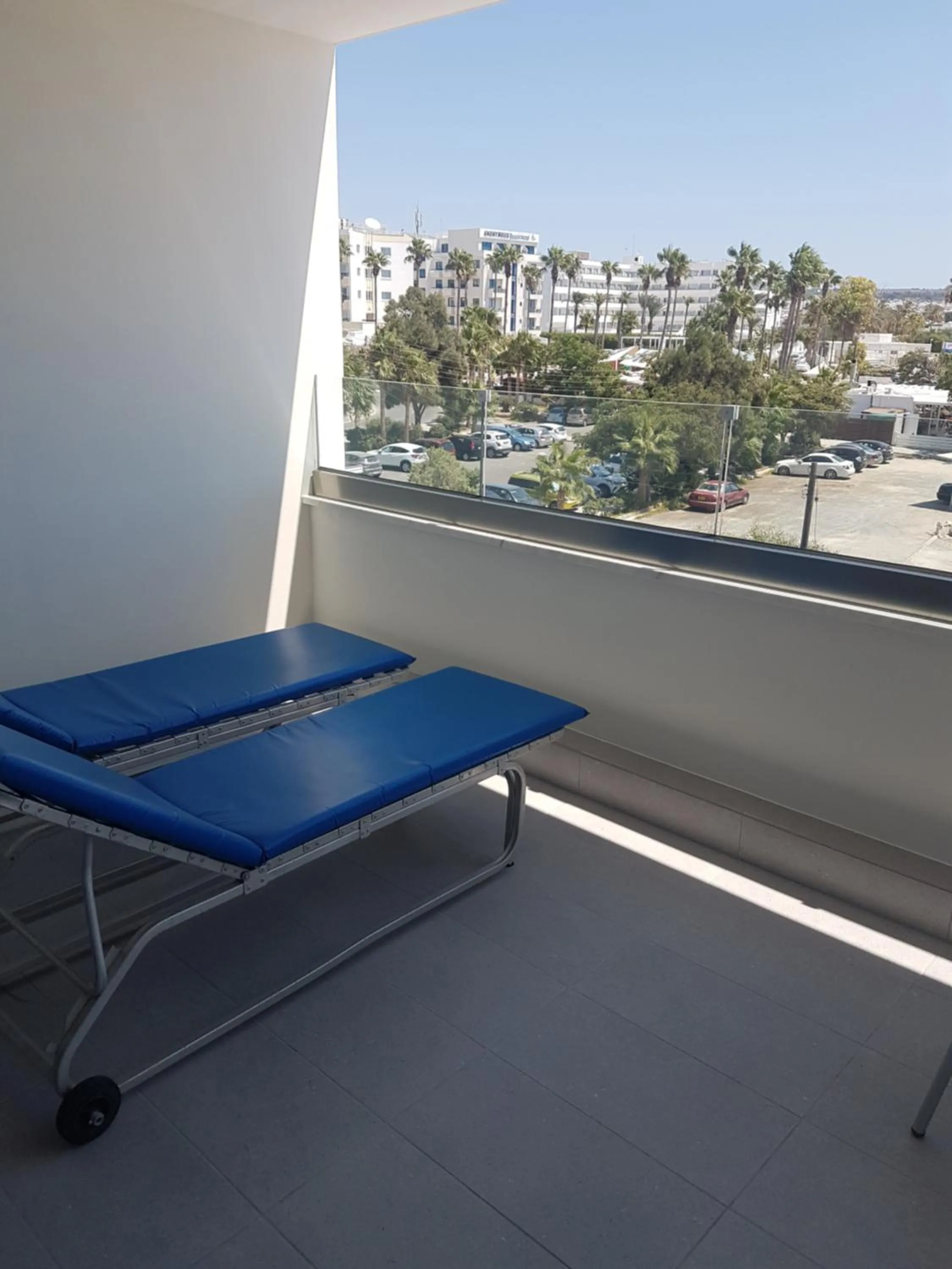 Christopher's Sandy Beach Suites