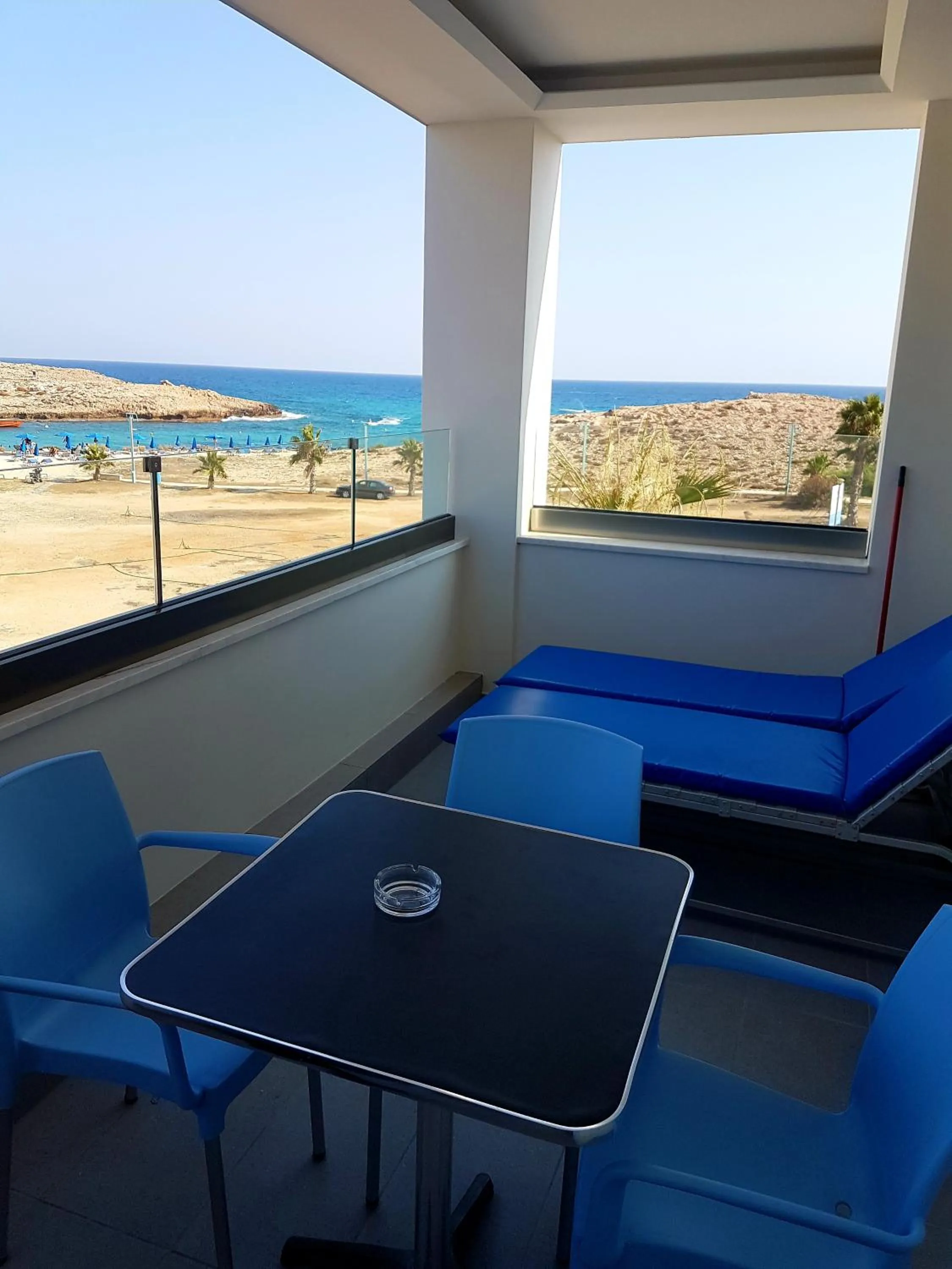 Christopher's Sandy Beach Suites