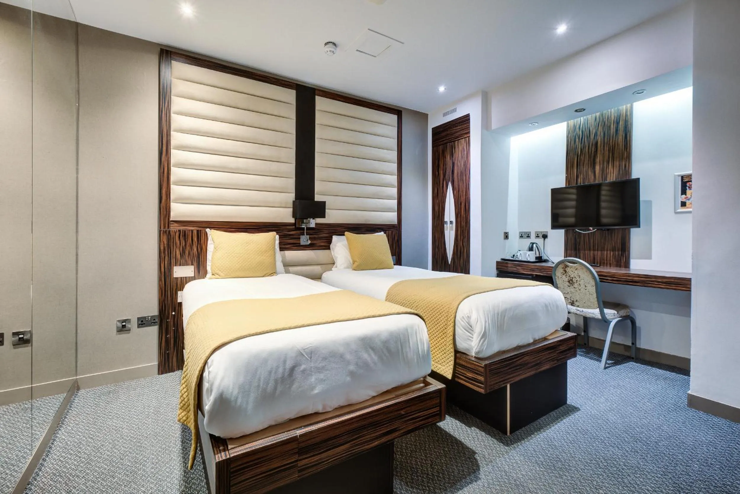 Bed in Maitrise Hotel Maida Vale - London