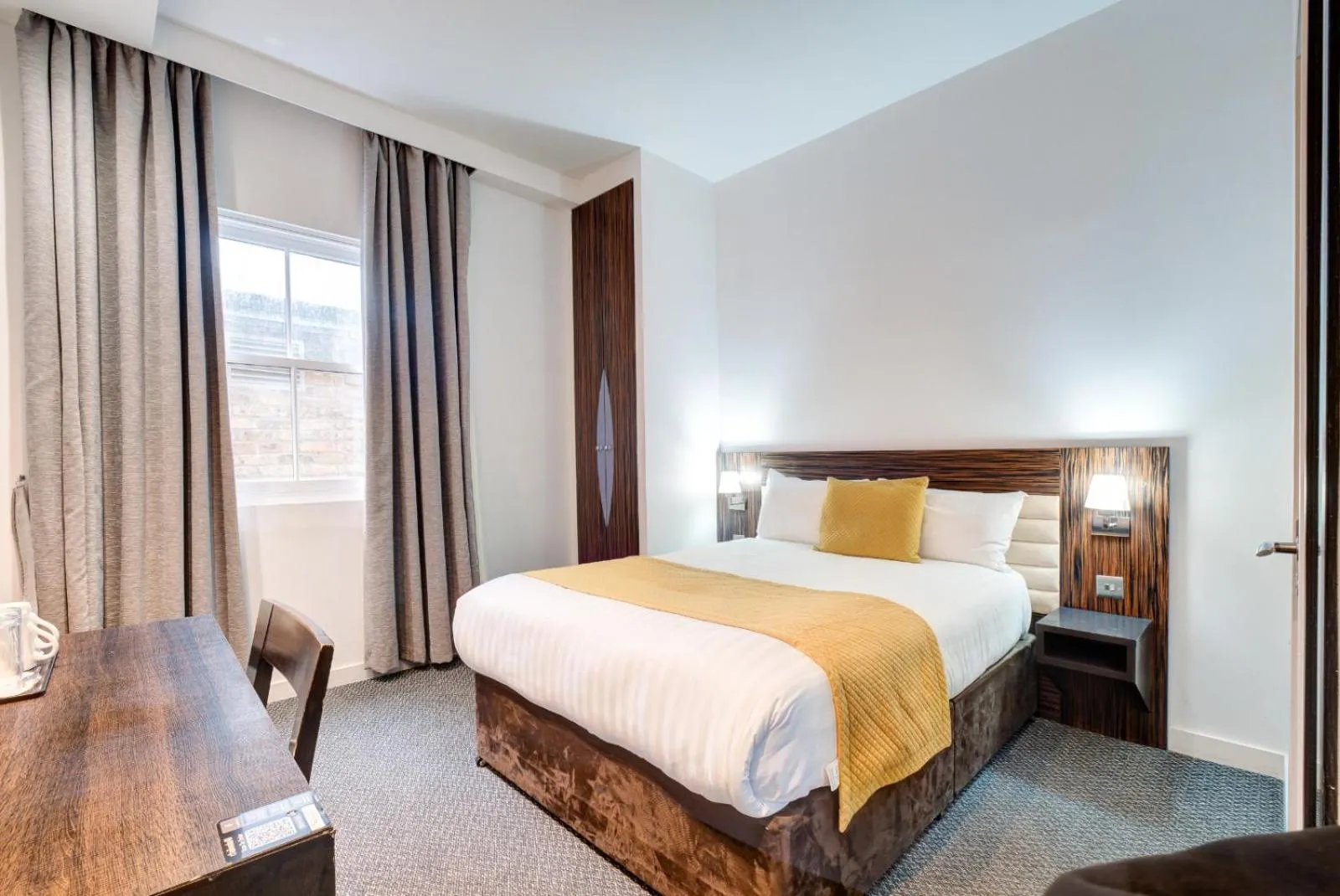 Bed in Maitrise Hotel Maida Vale - London