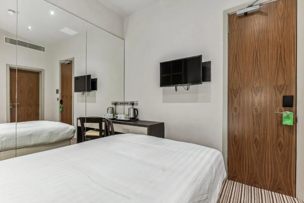 Bed in Maitrise Hotel Maida Vale - London