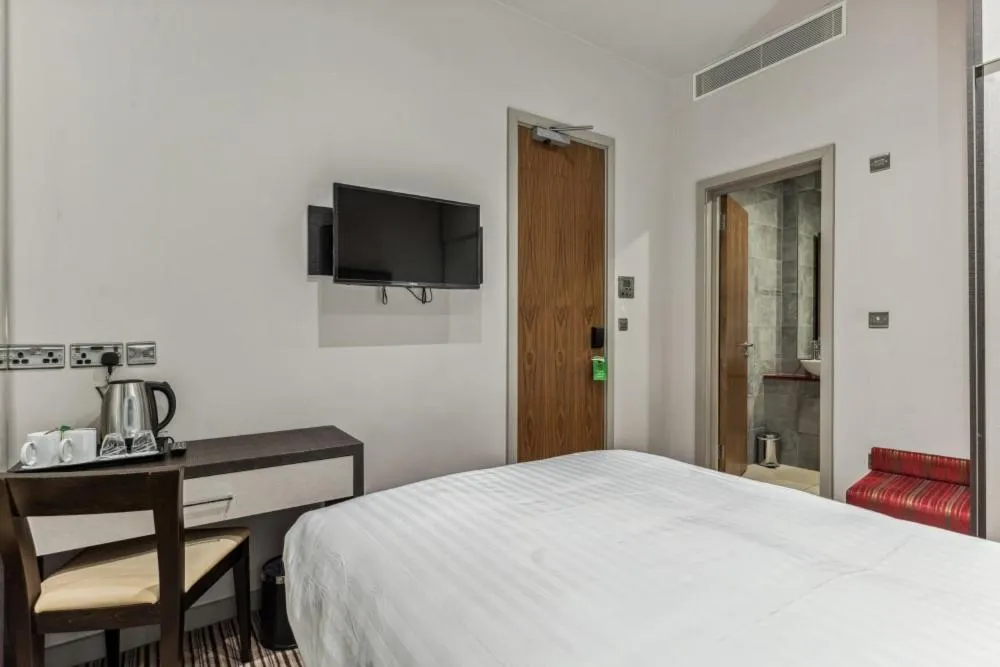 Bed in Maitrise Hotel Maida Vale - London