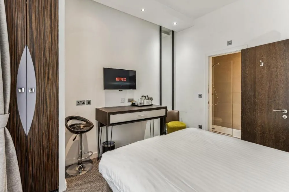 Bed in Maitrise Hotel Maida Vale - London