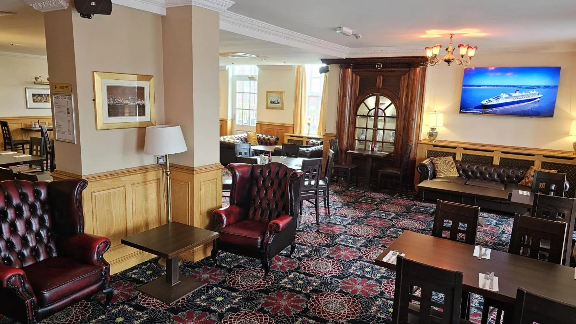 Lounge or bar in The Royal Hotel