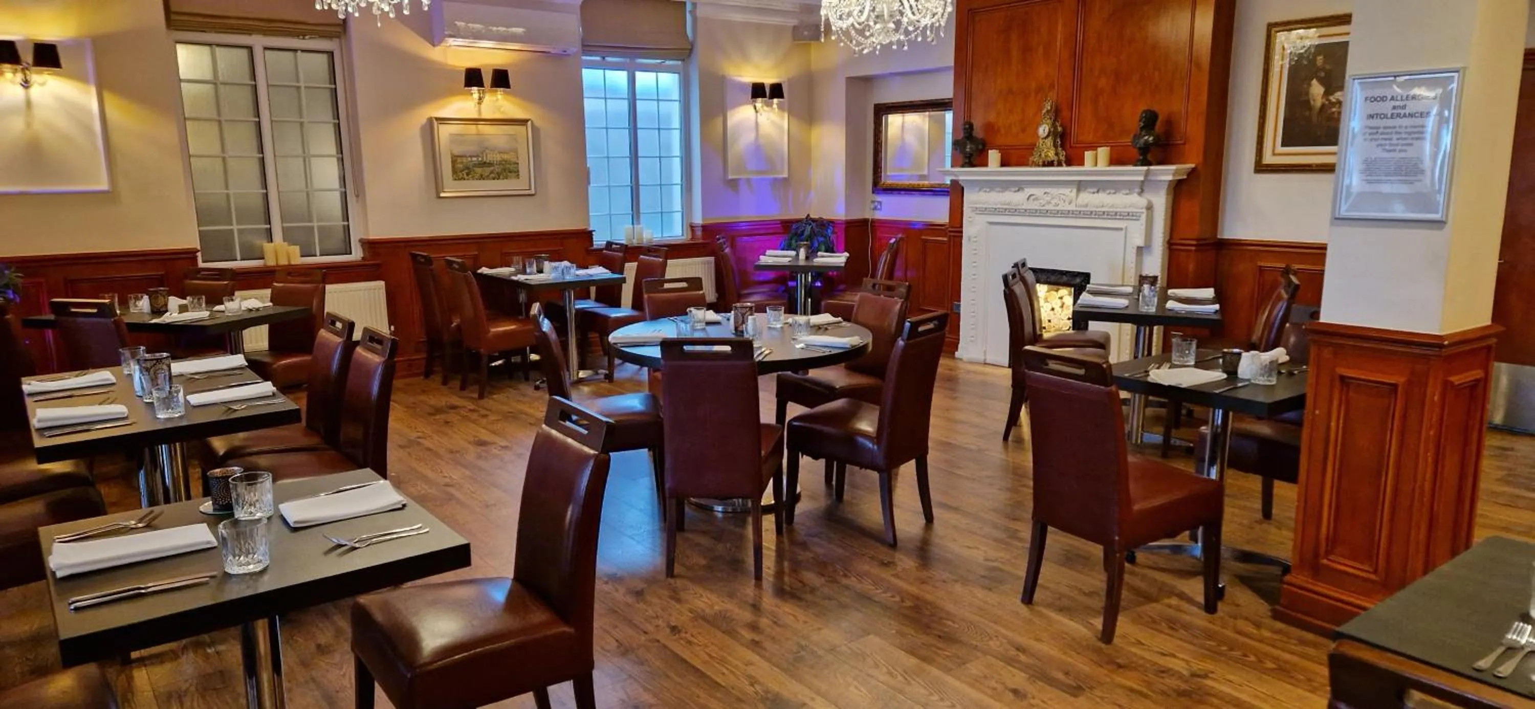 Restaurant/places to eat in The Royal Hotel