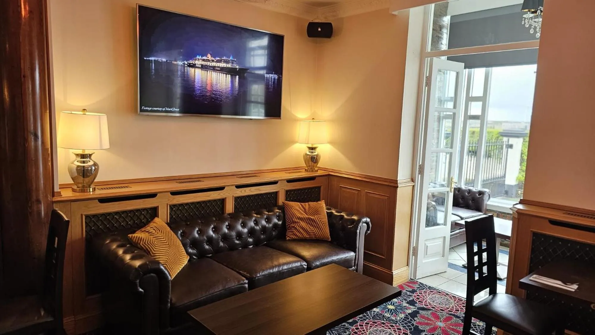 Lounge or bar in The Royal Hotel