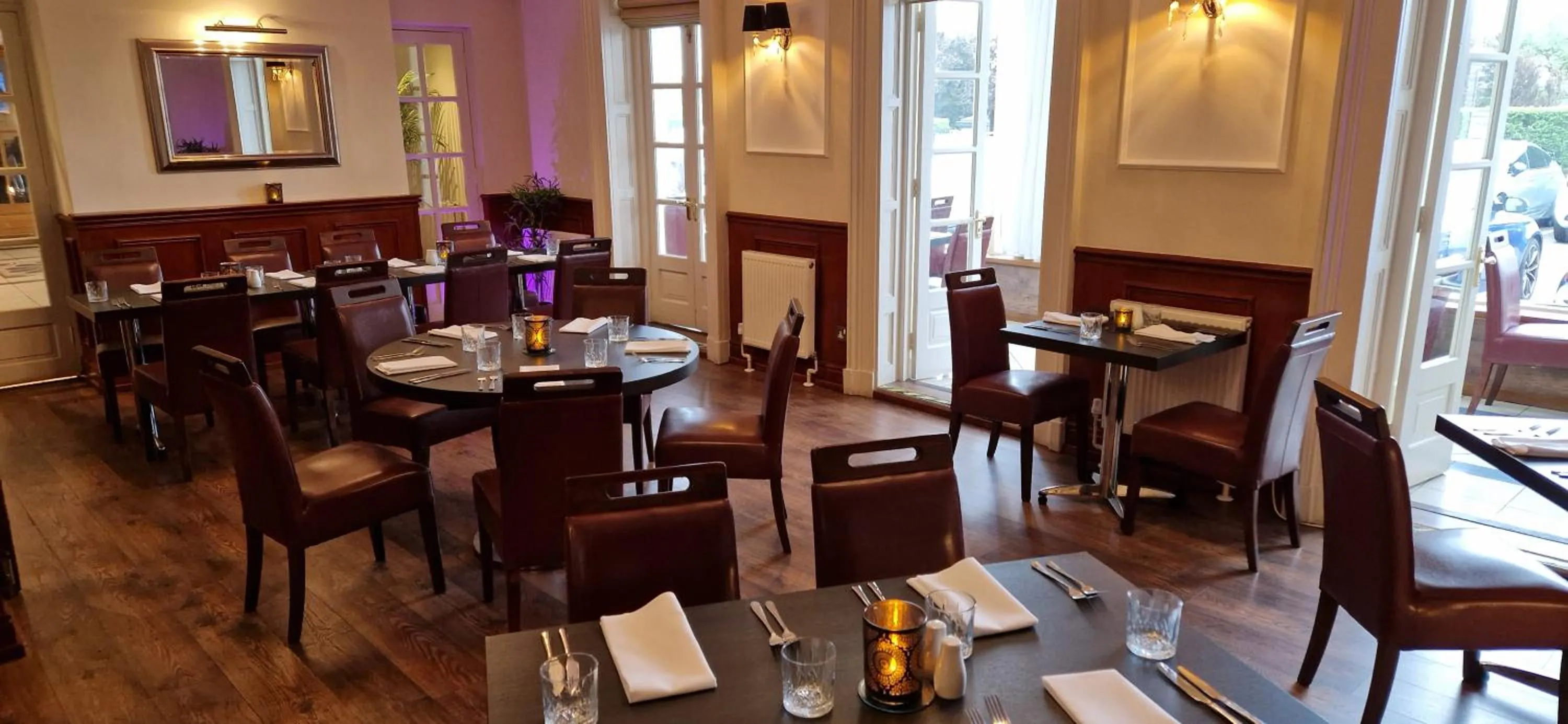 Restaurant/places to eat in The Royal Hotel