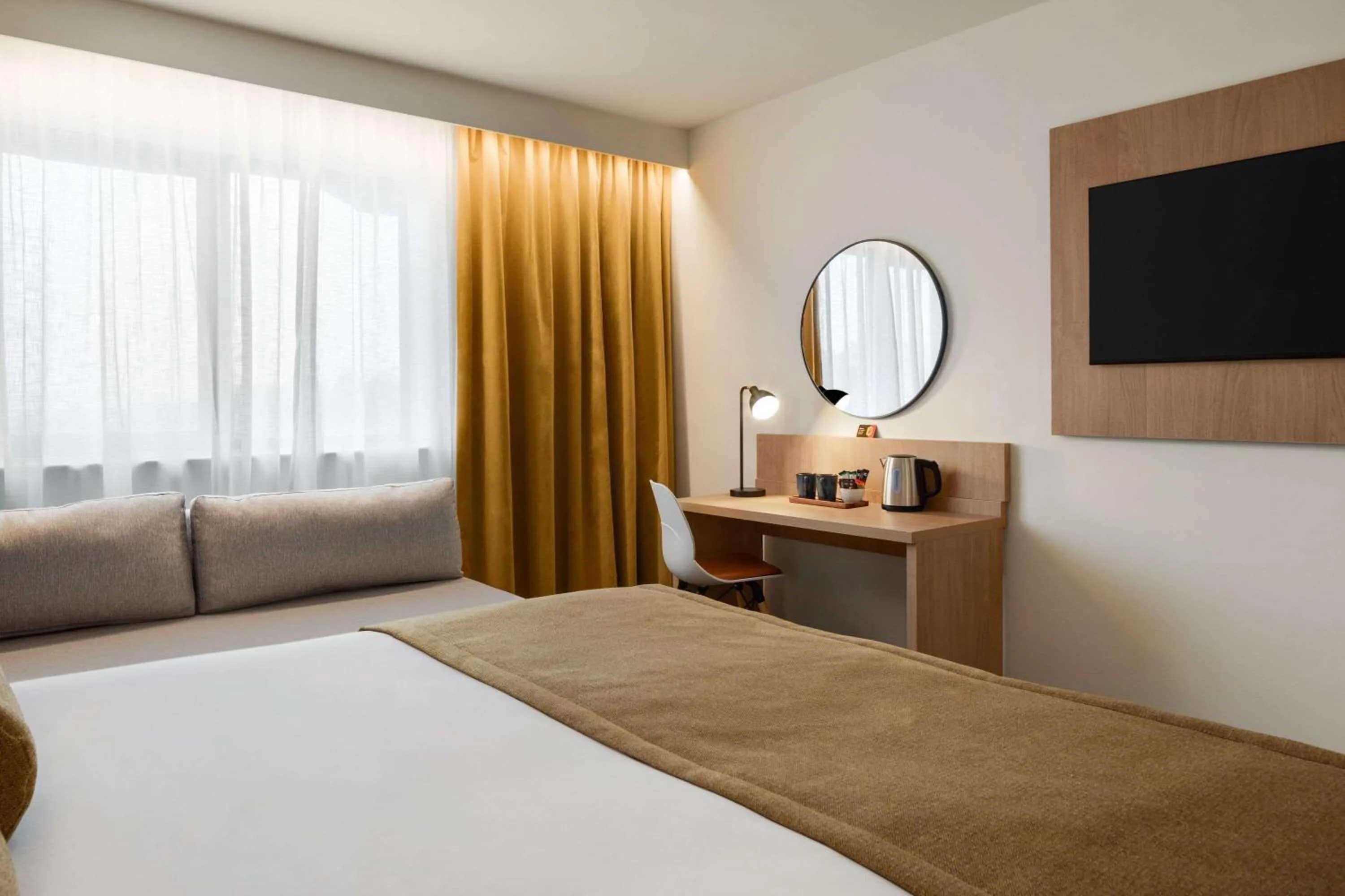 Photo of the whole room, Bed in Super 8 by Wyndham Durham