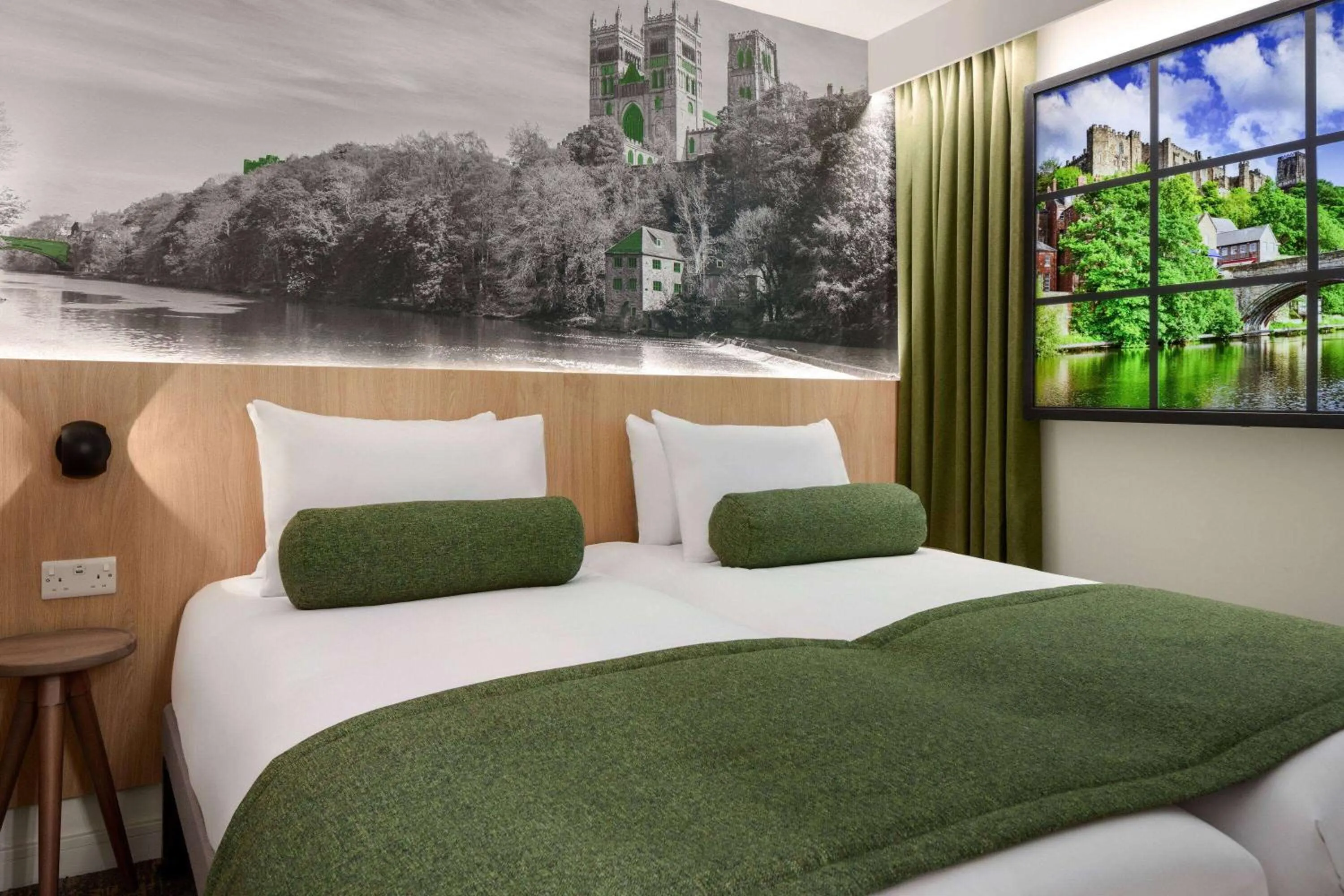 Photo of the whole room, Bed in Super 8 by Wyndham Durham