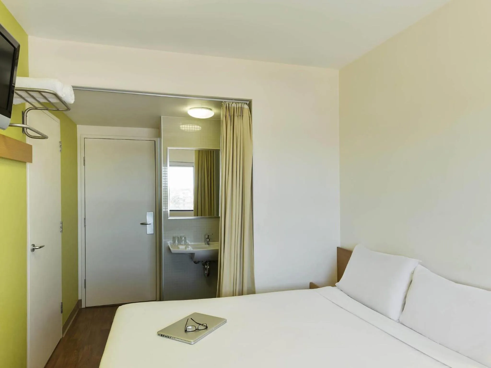 Bedroom, Bed in ibis Budget Sydney Olympic Park