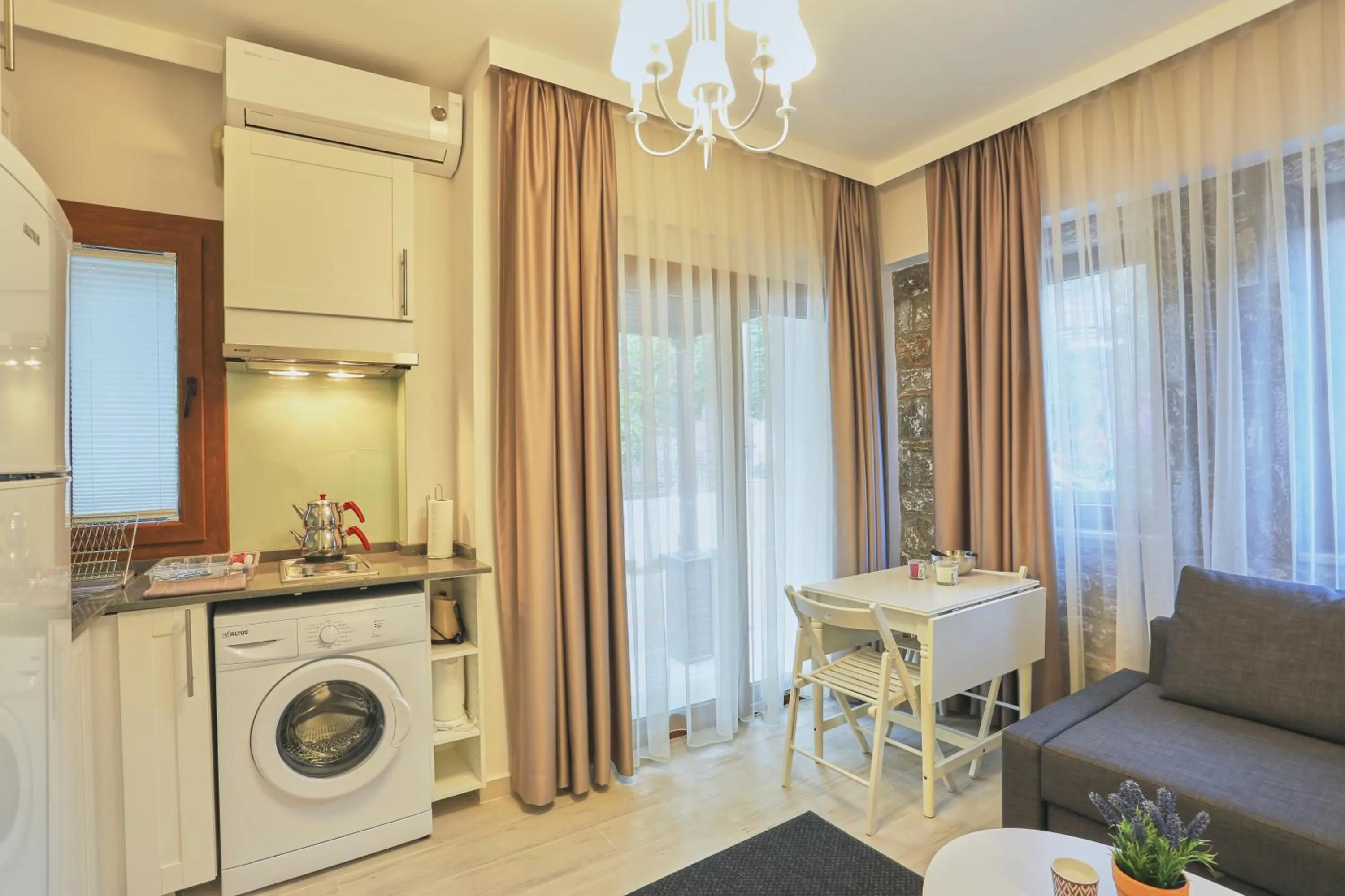 Dining area in Alp Suites Lavanta