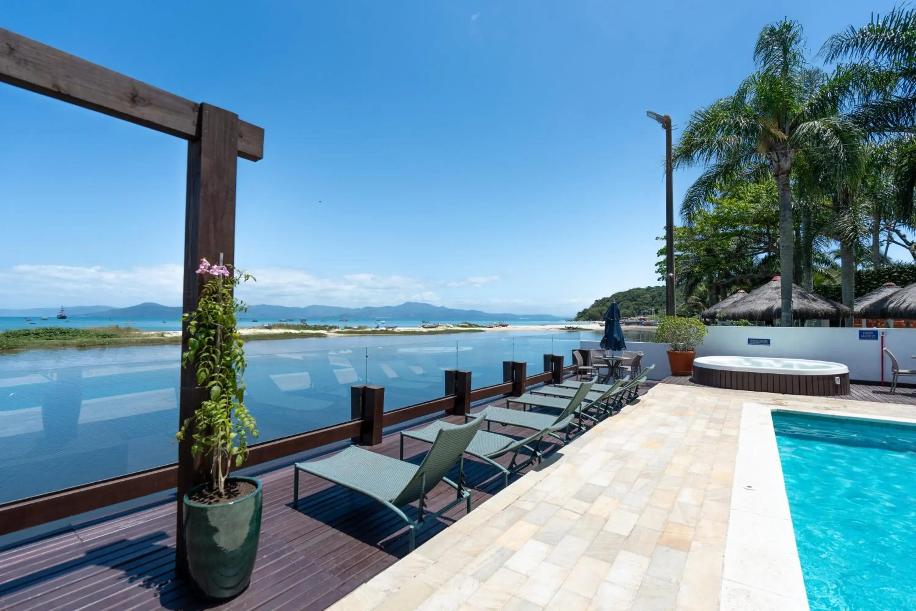 Swimming pool in Costa Norte Ponta das Canas Hotel Swimming pool in Costa Norte Ponta das Canas Hotel