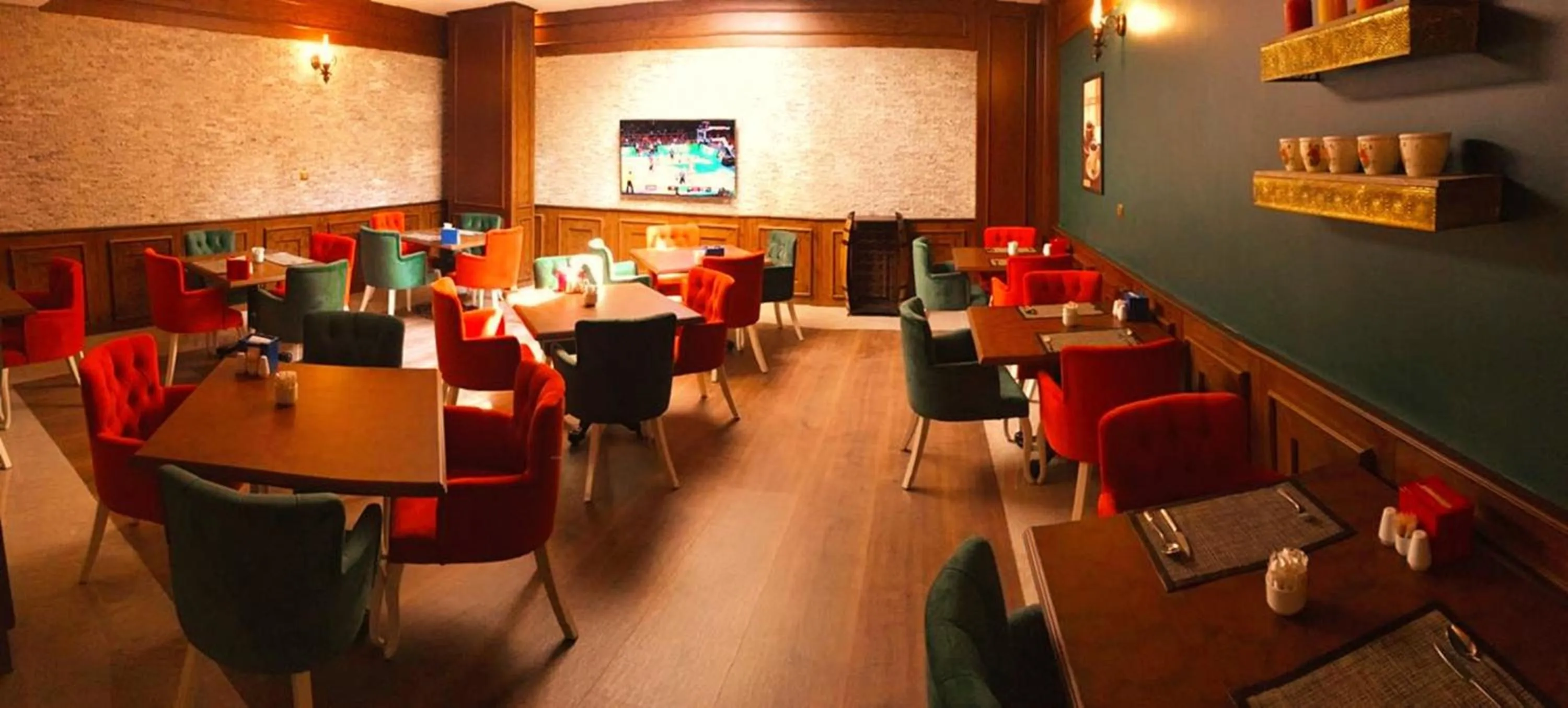 Restaurant/places to eat in Vendome Hotel