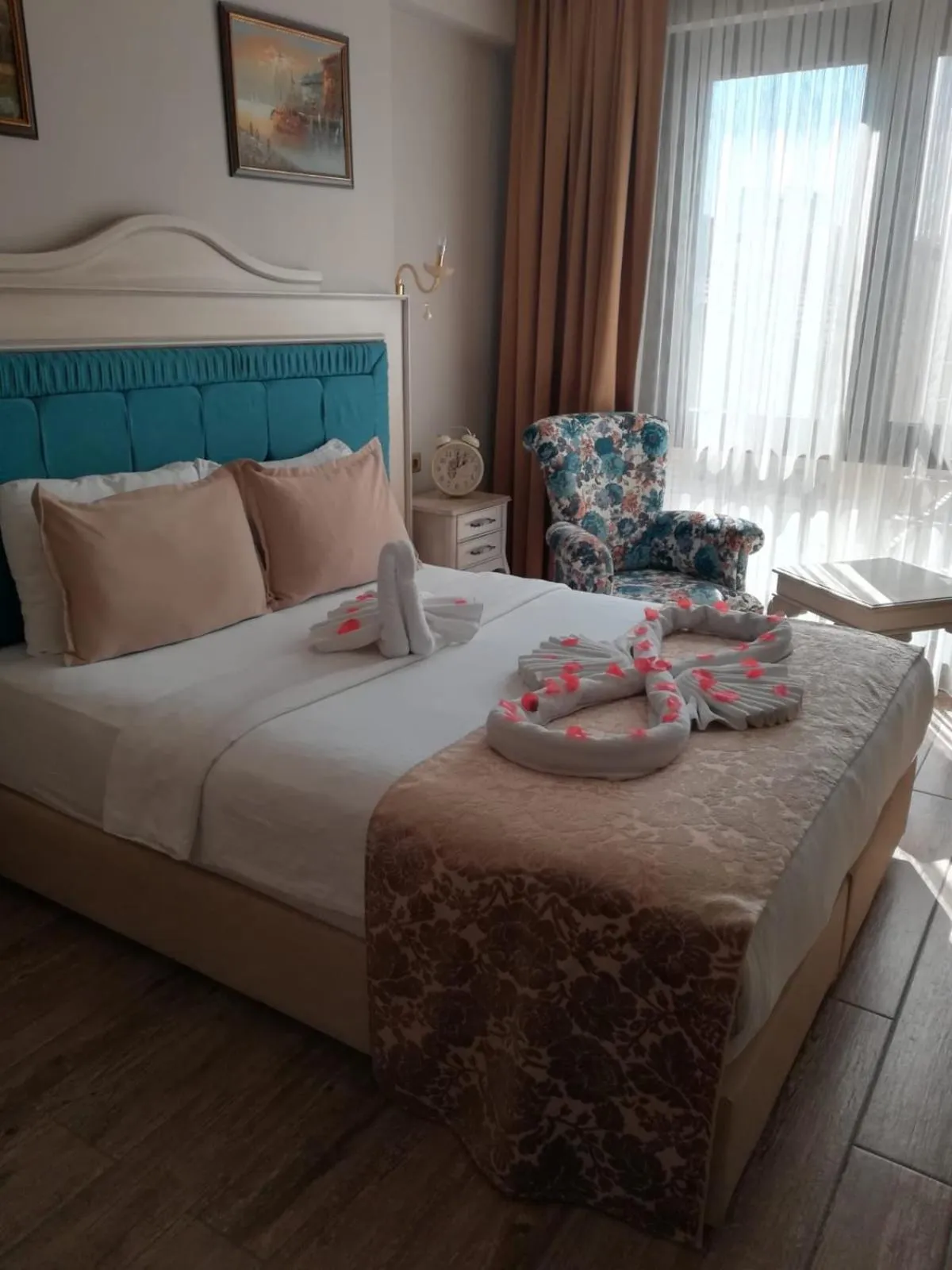 Bed in Vendome Hotel