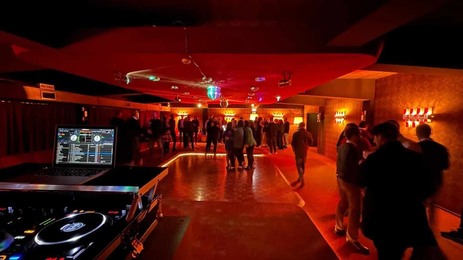 Nightclub / DJ in Up Pateira Hotel
