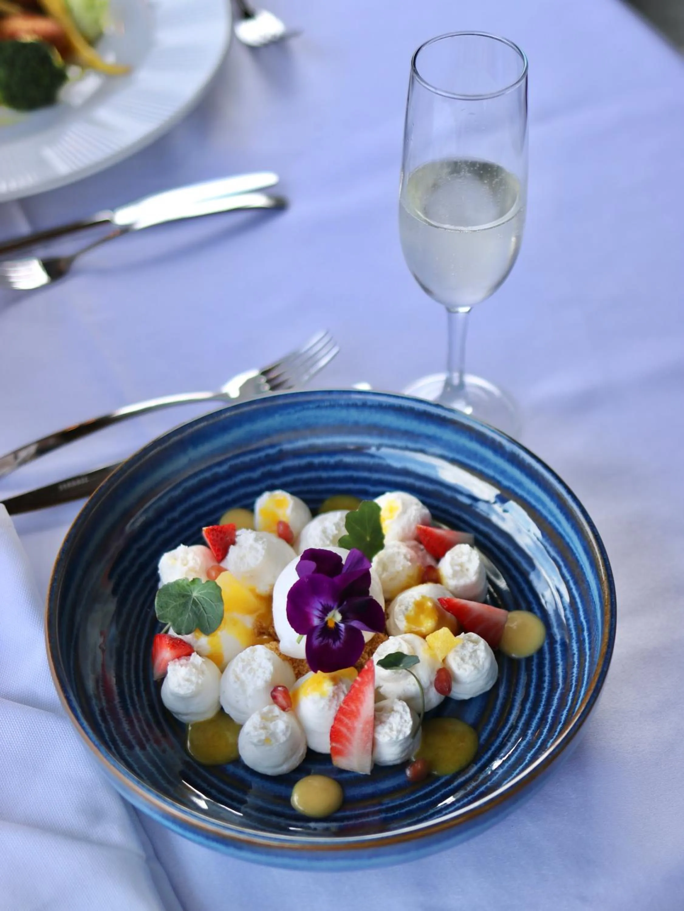 Restaurant/places to eat in Up Pateira Hotel