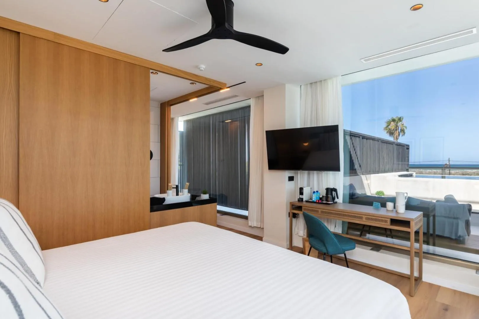 TV and multimedia, Bed in Hotel Barú